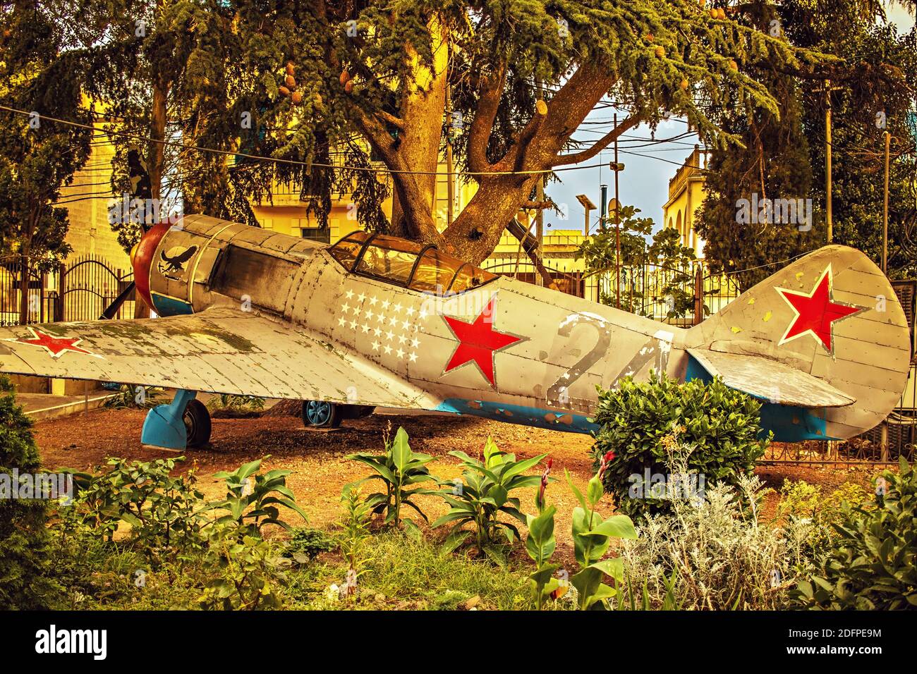 Vecchio aereo militare schiantato nella giungla. Foto Stock