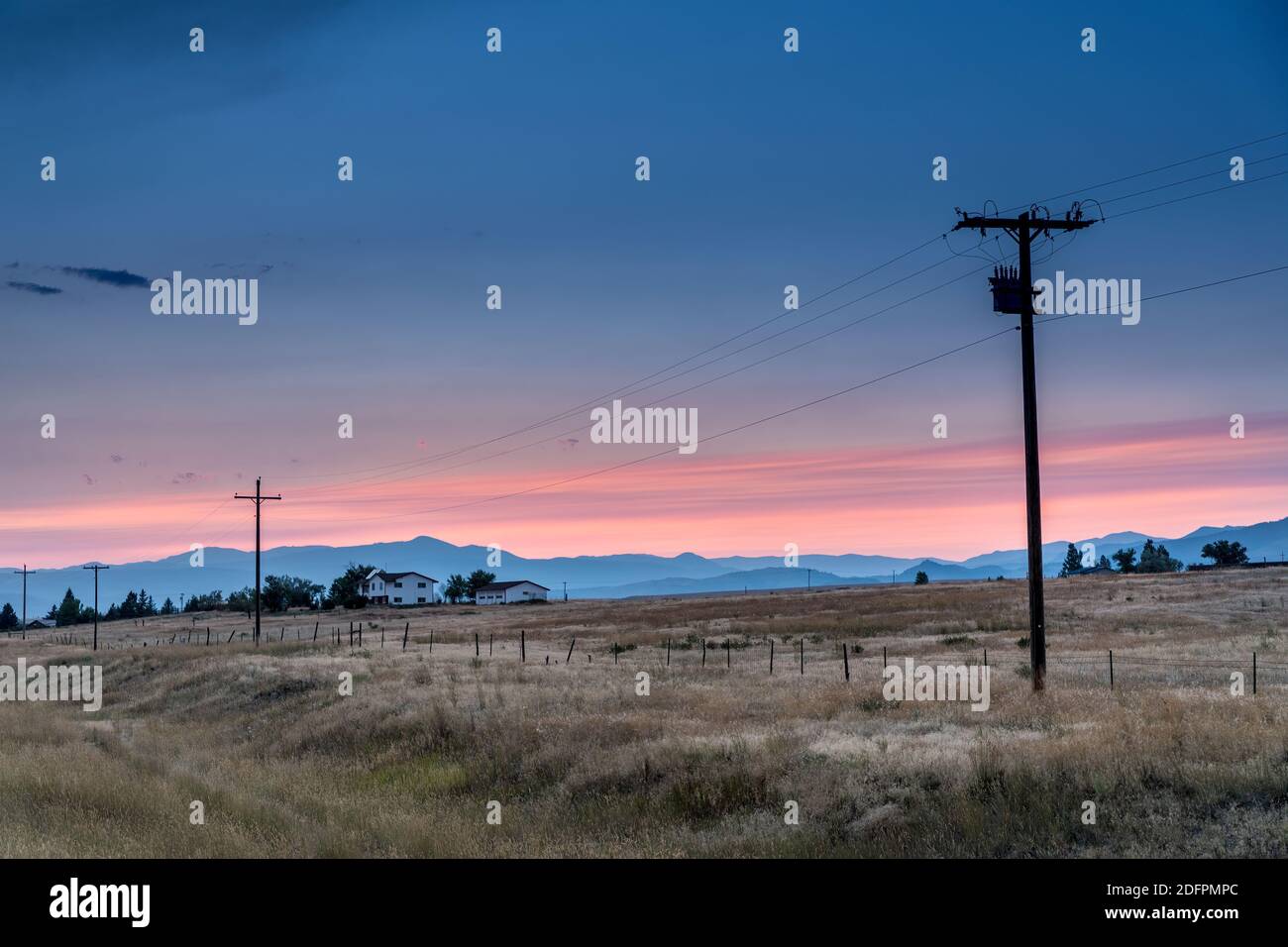 Pali di Telegraph e linea con le montagne di Boulder, Whitehall, Montana, Stati Uniti Foto Stock