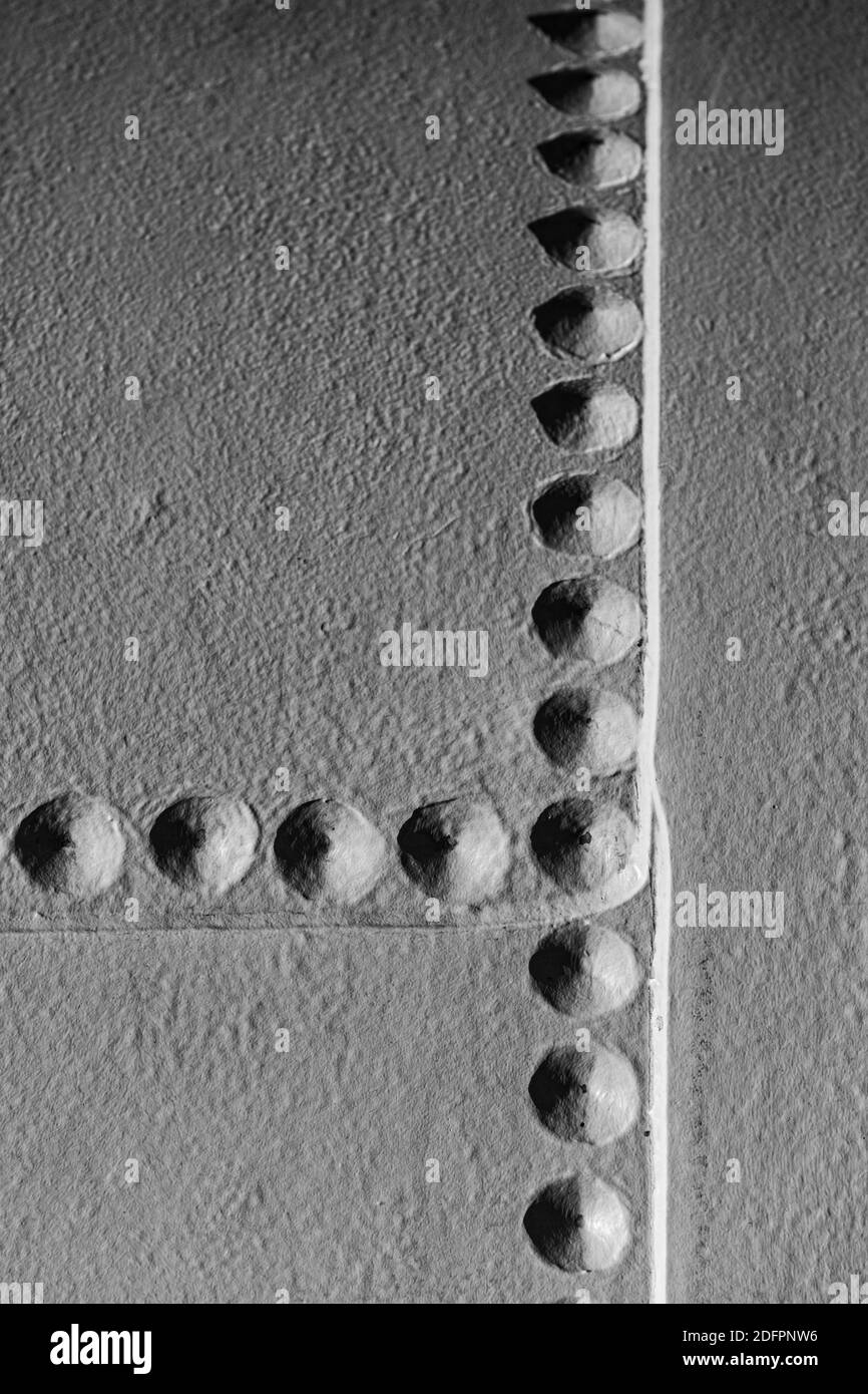 Rivetto su un recipiente a pressione in acciaio con pizzo lungo Lungomare di Steveston nella British Columbia Canada Foto Stock