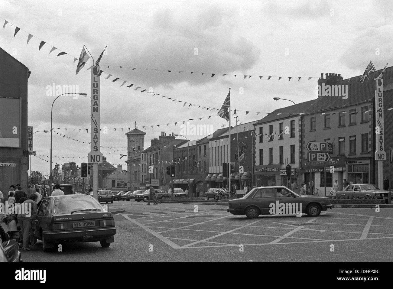 historiische Aufnahme, Juli 1986, Lurgan, County Armagh, Nordirland | Lurgan dice ancora No banner al centro della città, luglio 1986, Lurgan, County Armagh, Irlanda del Nord Foto Stock