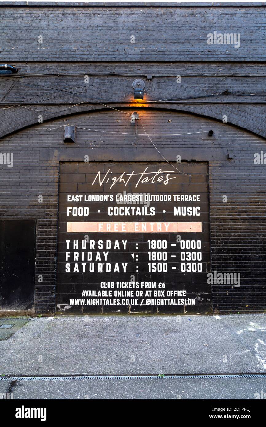 5 dicembre 2020 - Londra, Regno Unito - mercato di Natale di Hackney al mercato di Bohemia Place, esterno della musica e luogo di eventi locali notturni Foto Stock