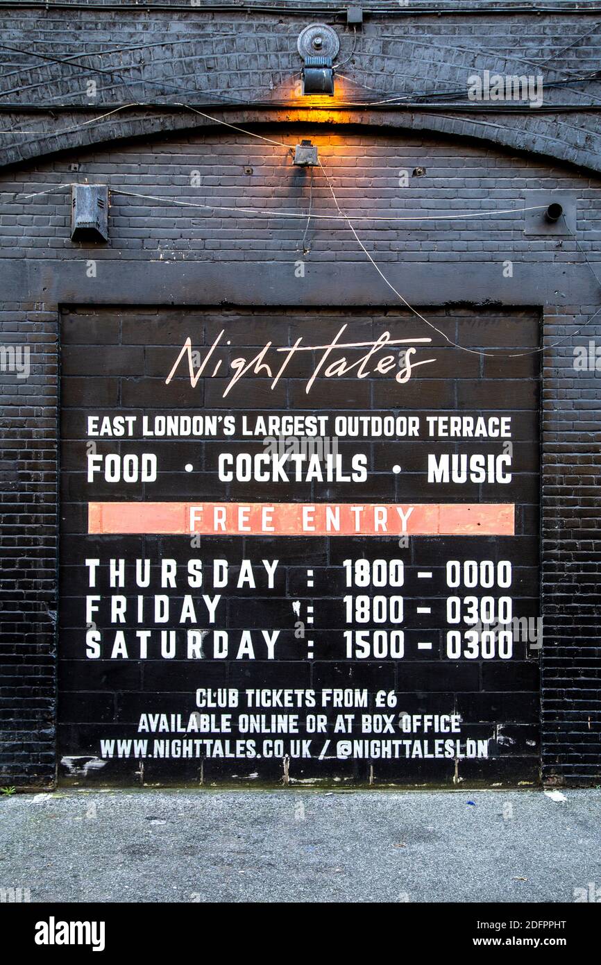 5 dicembre 2020 - Londra, Regno Unito - mercato di Natale di Hackney al mercato di Bohemia Place, esterno della musica e luogo di eventi locali notturni Foto Stock