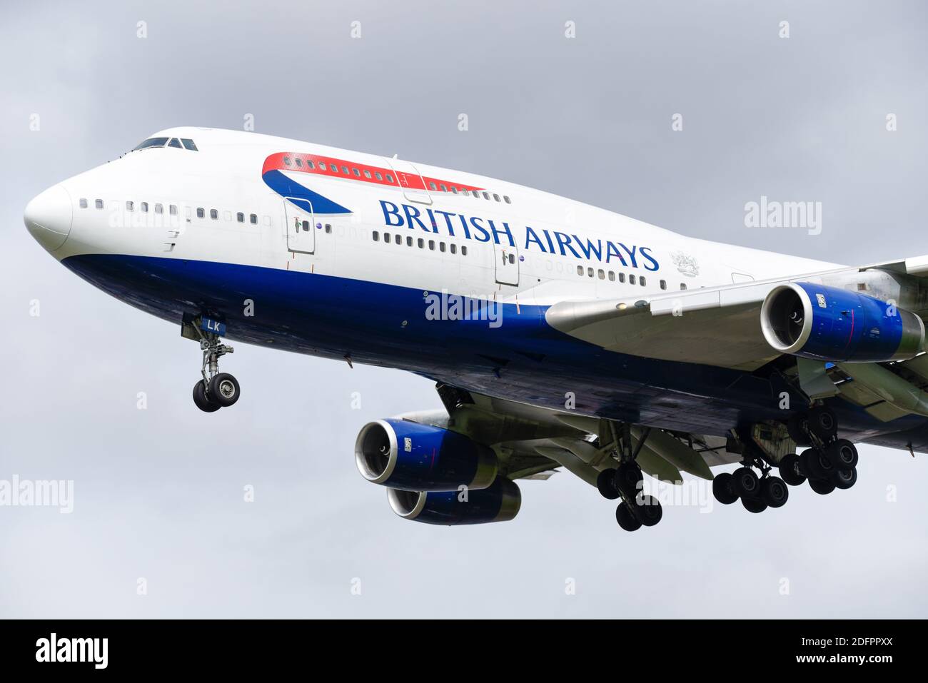 British Airways Boeing 747 aereo di linea Jumbo Jet G-BNLK in avvicinamento all'aeroporto Heathrow di Londra, Regno Unito Foto Stock