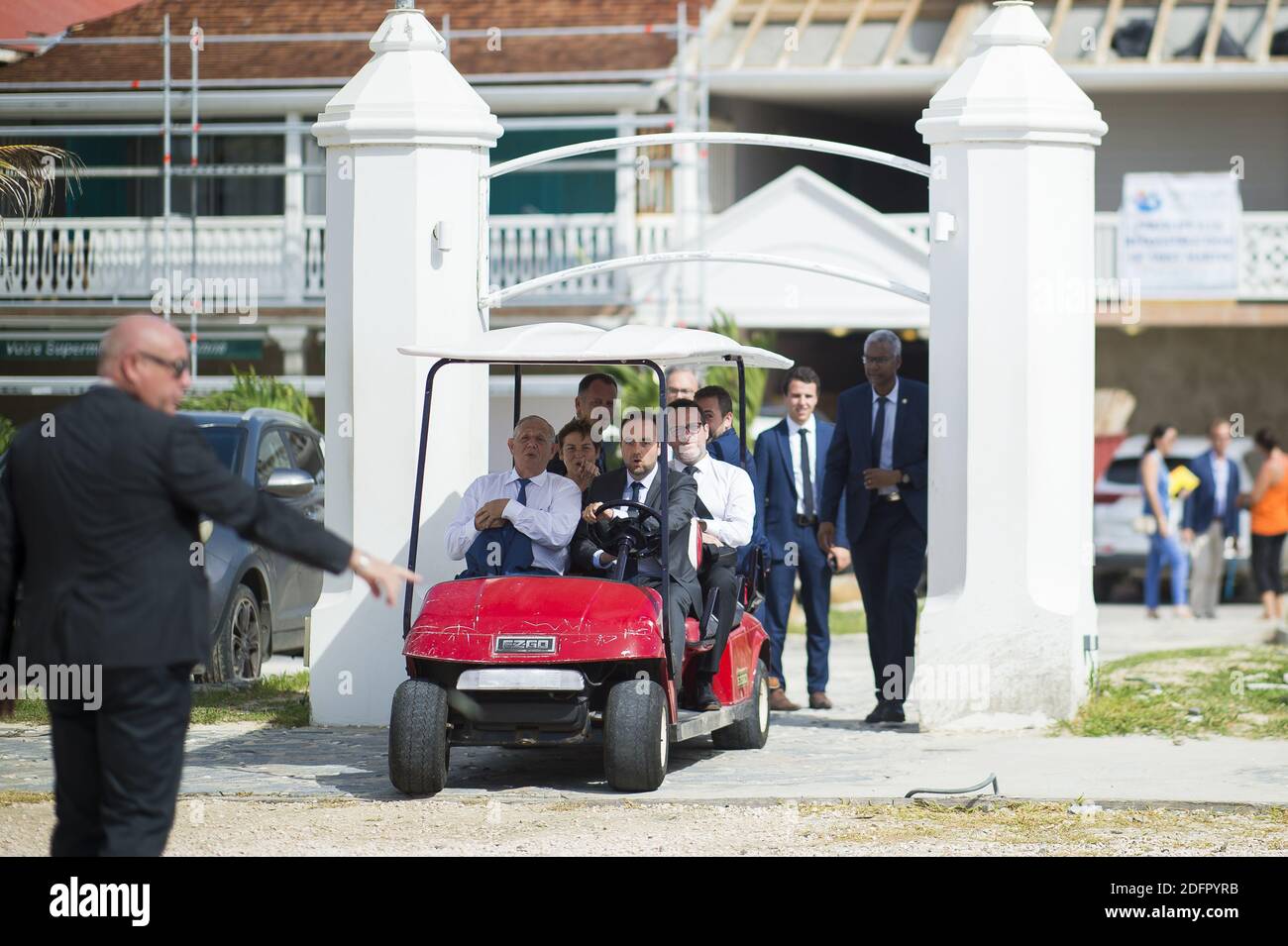 Sebastien Lecornu, Jacques Mezard, Annick Girardin arriva in auto a Orient Bay durante una visita di 'Baie Orientale', il 30 settembre 2018 sull'isola caraibica francese di Saint-Martin, durante un viaggio nelle Indie occidentali francesi, un anno dopo che Hurricanes Irma e Maria danneggiano l'isola. Foto di ELIOT BLONDT/ABACAPRESS.COM Foto Stock