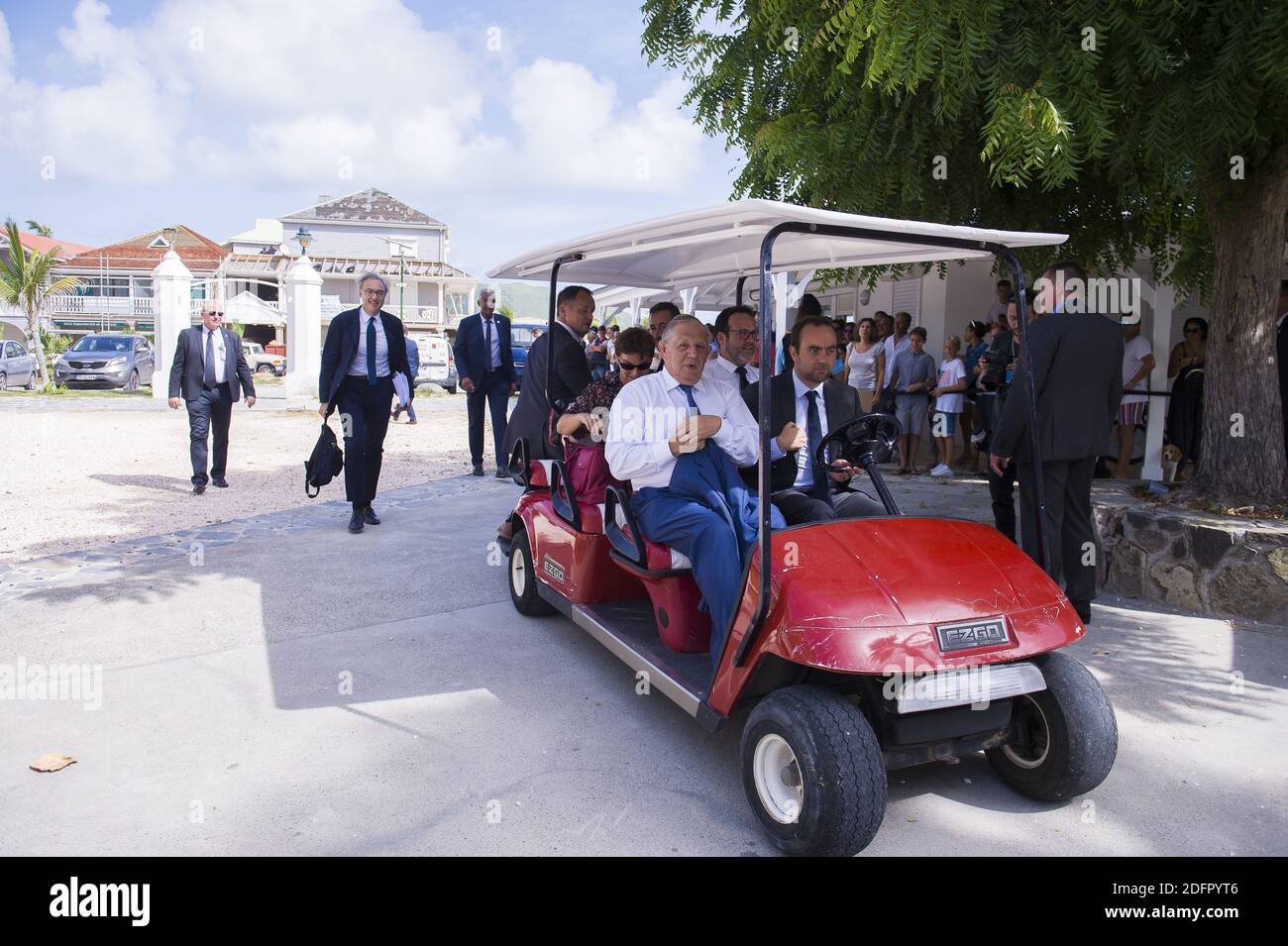Sebastien Lecornu, Jacques Mezard, Annick Girardin arriva in auto a Orient Bay durante una visita di 'Baie Orientale', il 30 settembre 2018 sull'isola caraibica francese di Saint-Martin, durante un viaggio nelle Indie occidentali francesi, un anno dopo che Hurricanes Irma e Maria danneggiano l'isola. Foto di ELIOT BLONDT/ABACAPRESS.COM Foto Stock