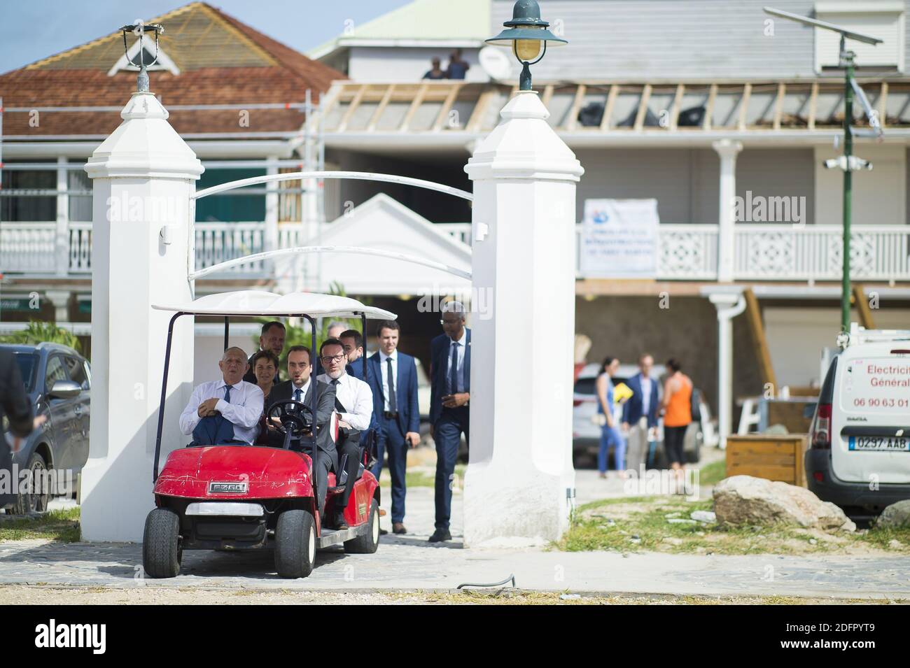 Sebastien Lecornu, Jacques Mezard, Annick Girardin arriva in auto a Orient Bay durante una visita di 'Baie Orientale', il 30 settembre 2018 sull'isola caraibica francese di Saint-Martin, durante un viaggio nelle Indie occidentali francesi, un anno dopo che Hurricanes Irma e Maria danneggiano l'isola. Foto di ELIOT BLONDT/ABACAPRESS.COM Foto Stock