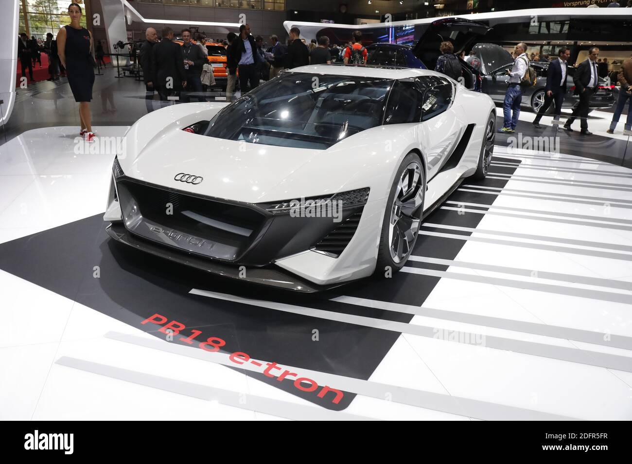 La nuova concept-car Audi PB18 e-tron progettata da Gael Buzyn fratello di Agnes Buzyn l'attuale Ministro della Sanità in Francia ha presentato qui al Salone dell'automobile di Parigi 2018 a Porte de Versailles, Parigi, Francia, il 2 ottobre 2018. Foto di Henri Szwarc/ABACAPRESS.COM Foto Stock