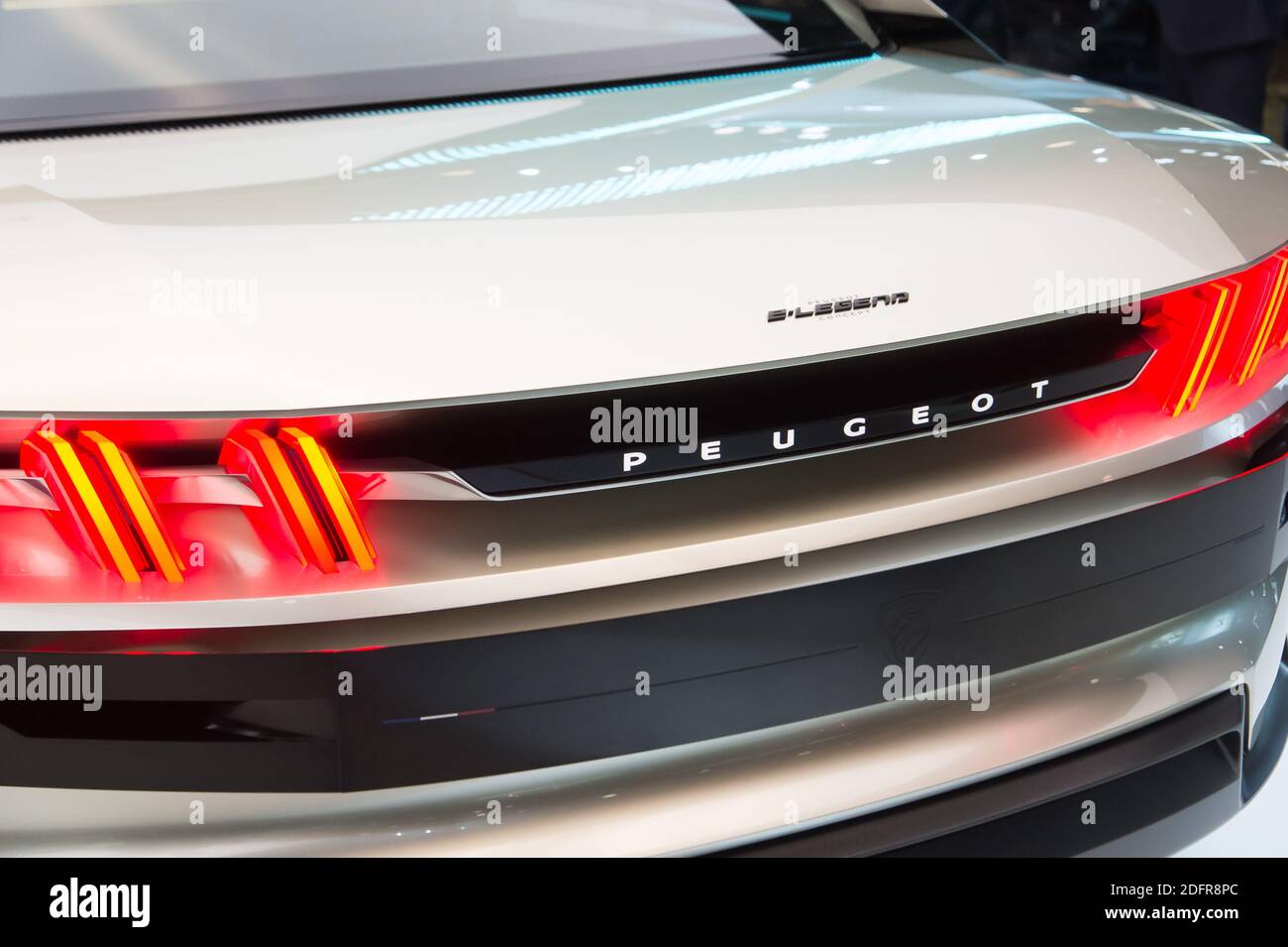 Peugeot e-Legend Concept durante il Paris Motor Show 2018, conosciuto come Mondial de l'Automobile, si è tenuto presso il centro espositivo Porte de Versailles di Parigi, Francia, il 2 ottobre 2018. Foto di Nicolas Genin/ABACAPRESS.COM Foto Stock