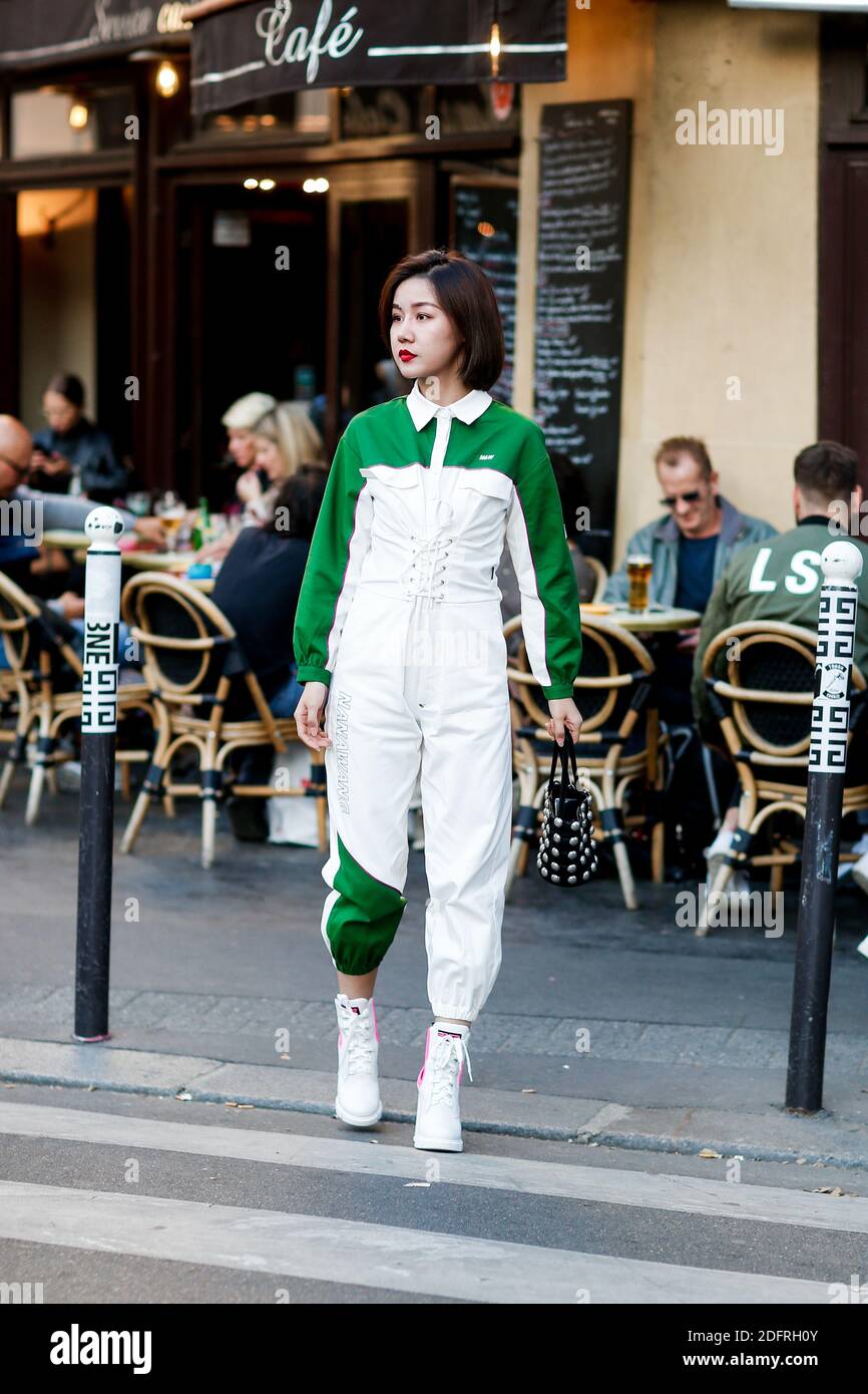 Street Style, in arrivo allo spettacolo Off White Spring Summer 2019 Ready-to-Wear, tenuto a Passage Saint Pierre Amelot, a Parigi, Francia, il 27 settembre 2018. Foto di Marie-Paola Bertrand-Hillion/ABACAPRESS.COM Foto Stock