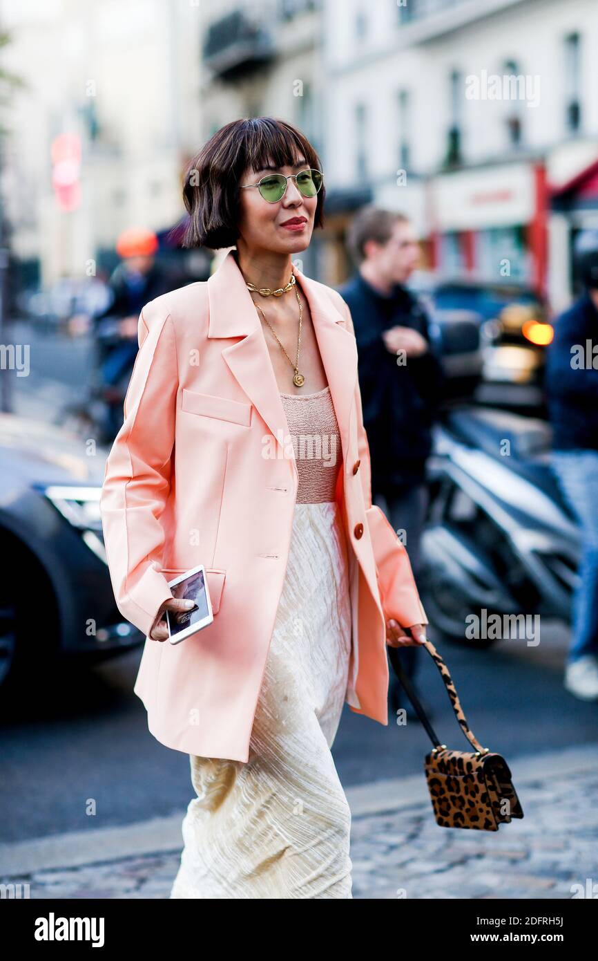 Street Style, Liz Uy in arrivo a Off White primavera estate 2019 spettacolo di ready-to-wear, tenuto a Passage Saint Pierre Amelot, a Parigi, Francia, il 27 settembre 2018. Foto di Marie-Paola Bertrand-Hillion/ABACAPRESS.COM Foto Stock