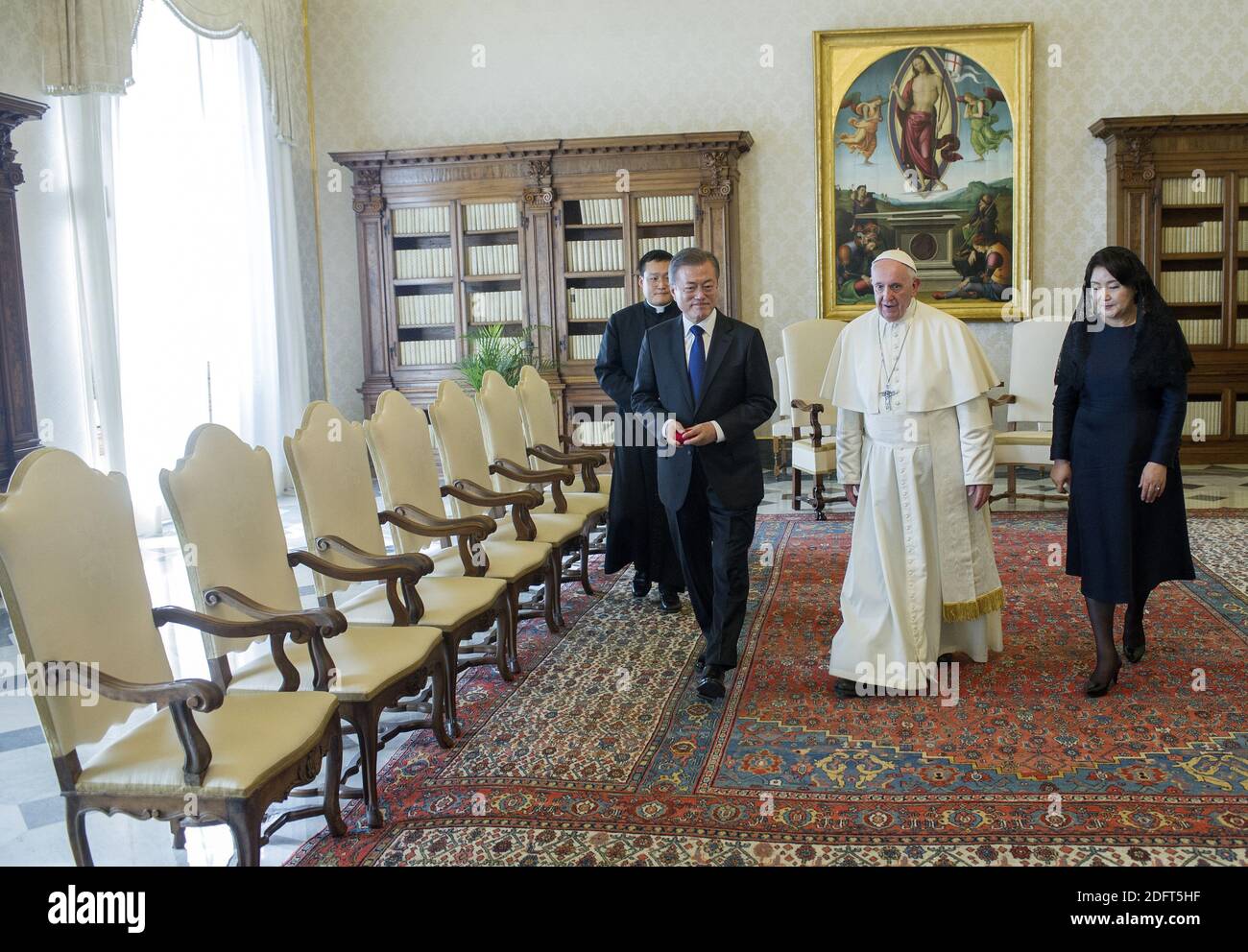 Papa Francesco incontra il presidente sudcoreano Moon Jae-in e sua moglie Kim Jung-sook durante un'udienza privata in Vaticano il 18 ottobre 2018. Foto di ABACAPRESS.COM Foto Stock