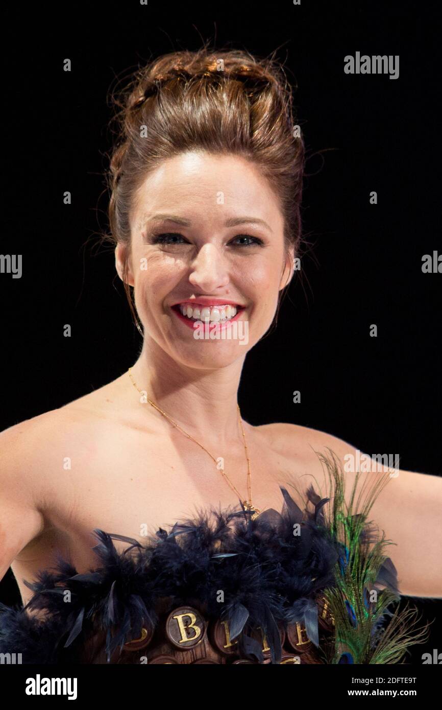 Natasha St-Pier defile dans une robe par Angelique Godey et chocolatee par Stephane Bonnat mise en beaute par Franck Provost et Make Up SLA PARIS lors du Salon du Chocolat 2018 a Paris, France le 31 ottobre 2018. Foto di Nasser Berzane/ABACAPRESS.COM Foto Stock