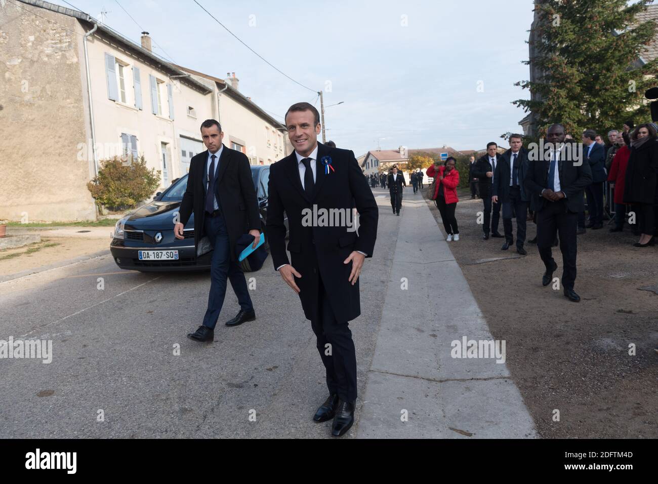 Il presidente francese Emmanuel Macron a Les Eparges, Francia orientale, martedì 6 novembre 2018, nell'ambito delle cerimonie che segnano il centenario della fine della prima guerra mondiale. Foto di Jacques Witt/piscina/ABACAPRESS.COM Foto Stock