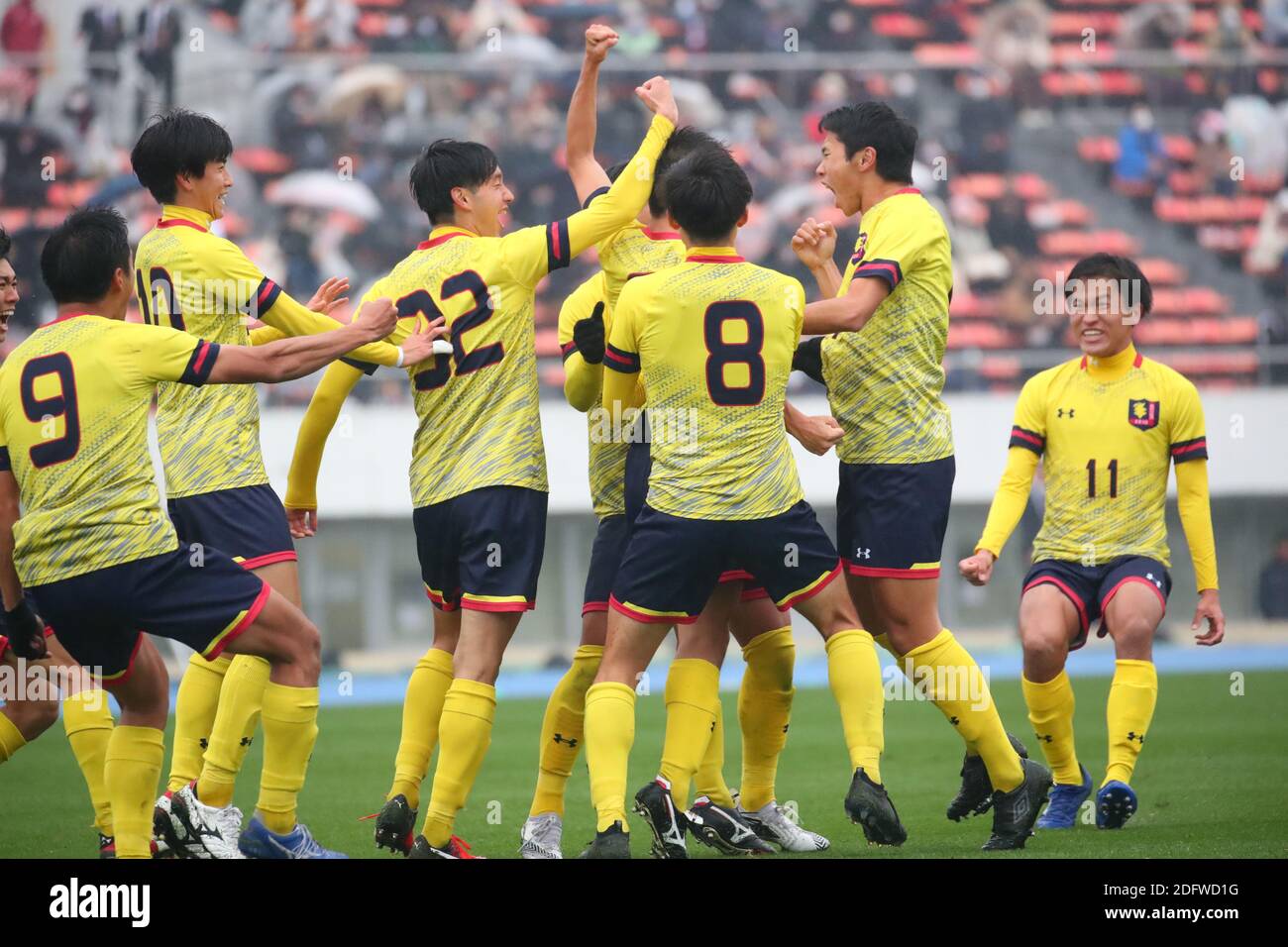 Tokyo, Giappone. 5 dicembre 2020. Keio University team group Calcio : la 71esima partita di calcio tra Waseda University e Keio University 1-1 presso lo stadio del Parco Olimpico di Komazawa a Tokyo, Giappone . Credit: YUTAKA/AFLO SPORT/Alamy Live News Foto Stock