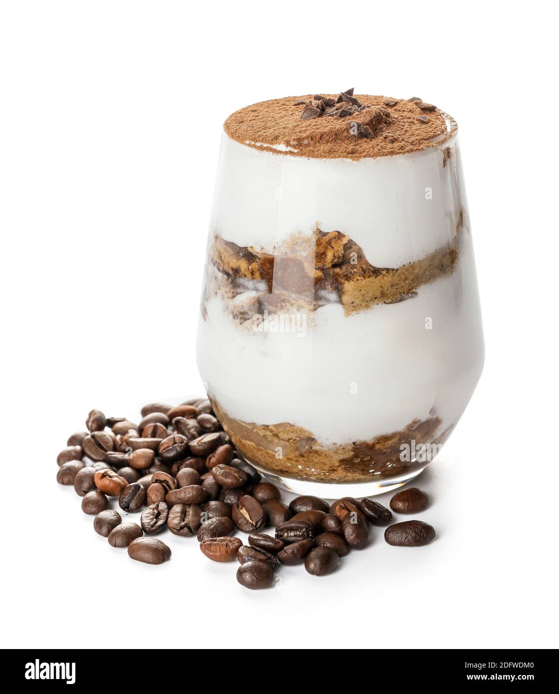 Dolce e gustoso tiramisù su sfondo bianco Foto Stock