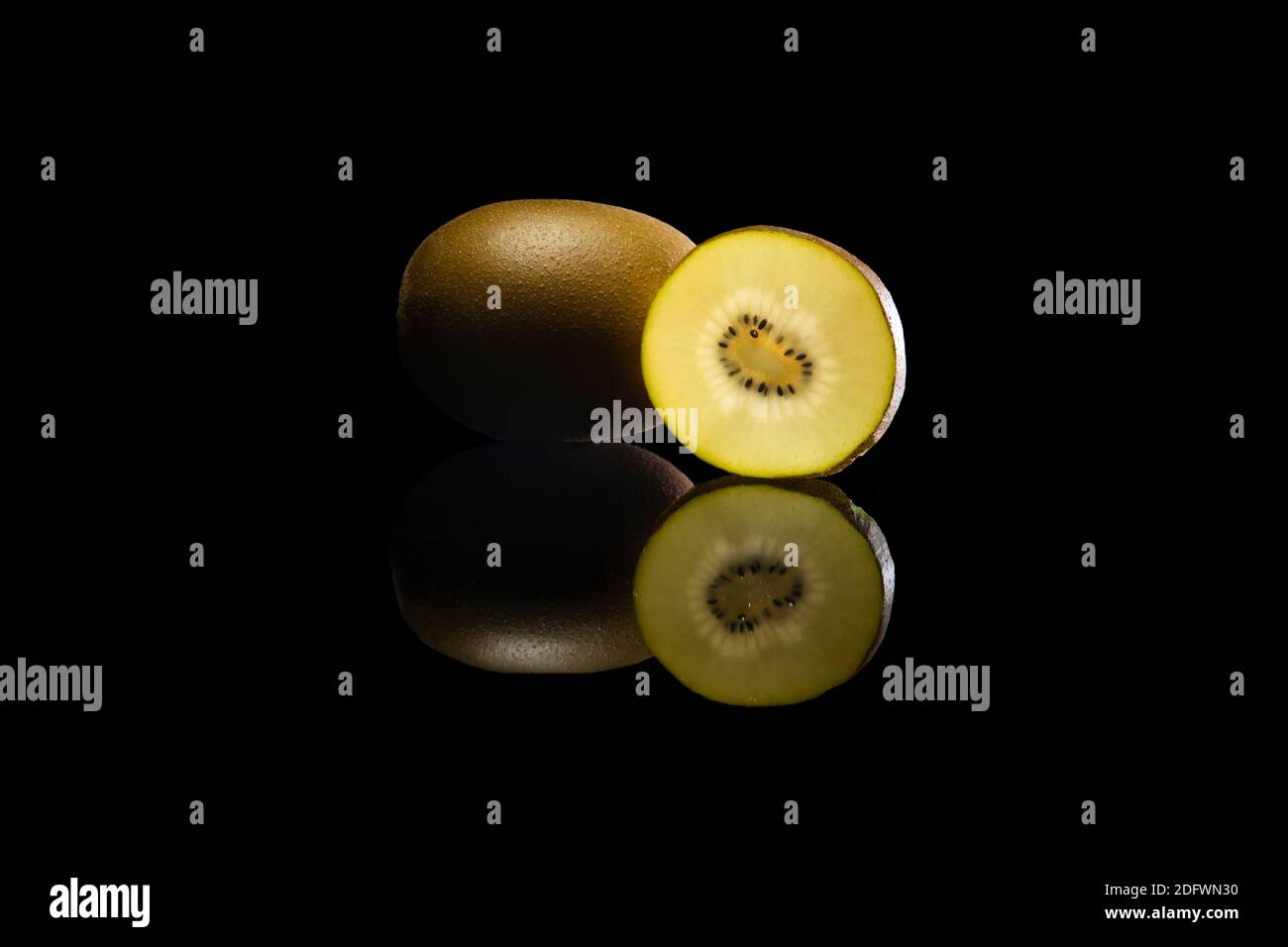 Foto chiave bassa di Yellow Kiwifruit Foto Stock