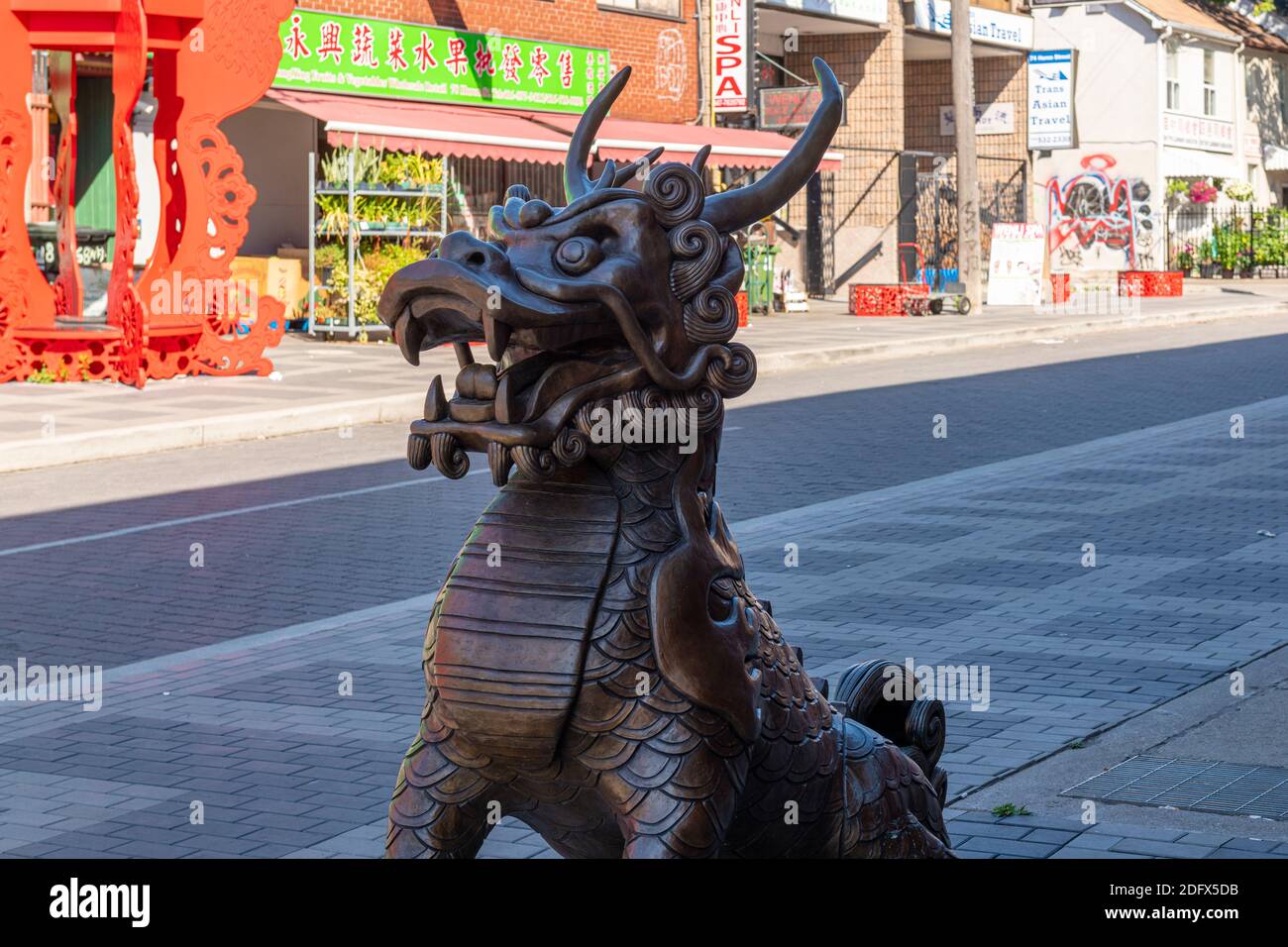 Scultura del drago a Chinatown a Toronto, Canada Foto Stock