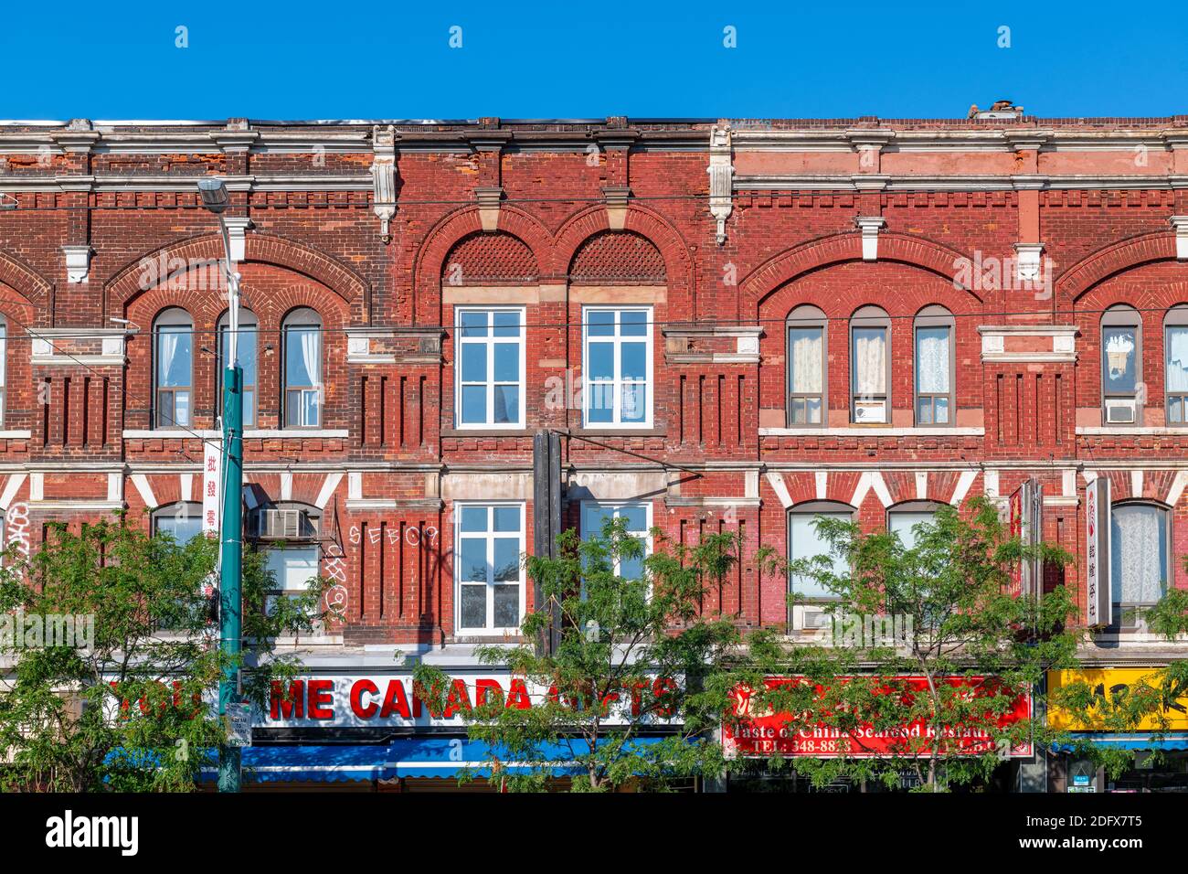 Chinatown a Toronto, vecchio edificio in mattoni rossi, Canada Foto Stock