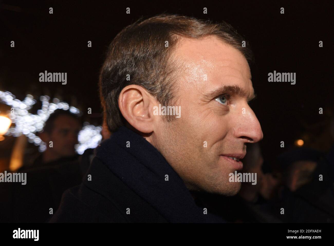 il presidente francese Emmanuel Macron si reca in piazza Kléber per rendere omaggio alle vittime degli attentati del 11 dicembre e visita il mercatino di Natale in piazza Brogli a Strasburgo, in Francia, il 14 dicembre 2018. Foto di Nicolas Roses/ABACAPRESS.COM Foto Stock