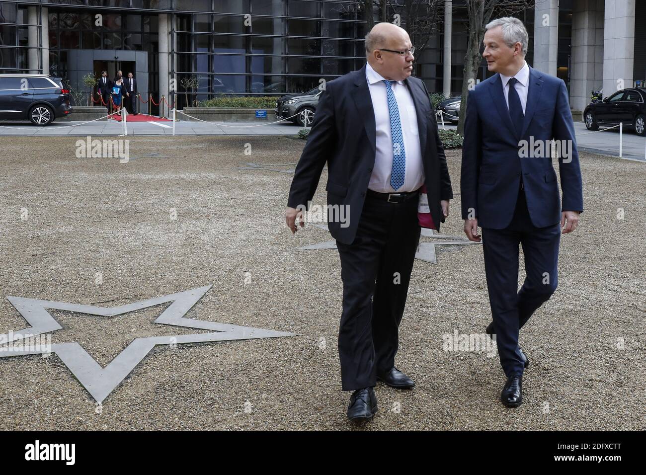 Ministro dell'Economia e delle Finanze Bruno le Maire Bruno le Maire e Ministro federale tedesco dell'Economia e dell'energia Peter Altmaier prima dell'incontro di 21 ministri europei membri degli uffici del Ministero delle Finanze 'amici delle Industriea' a Parigi, Francia, il 18 dicembre 2018. Foto di Henri Szwarc/ABACAPRESS.COM Foto Stock