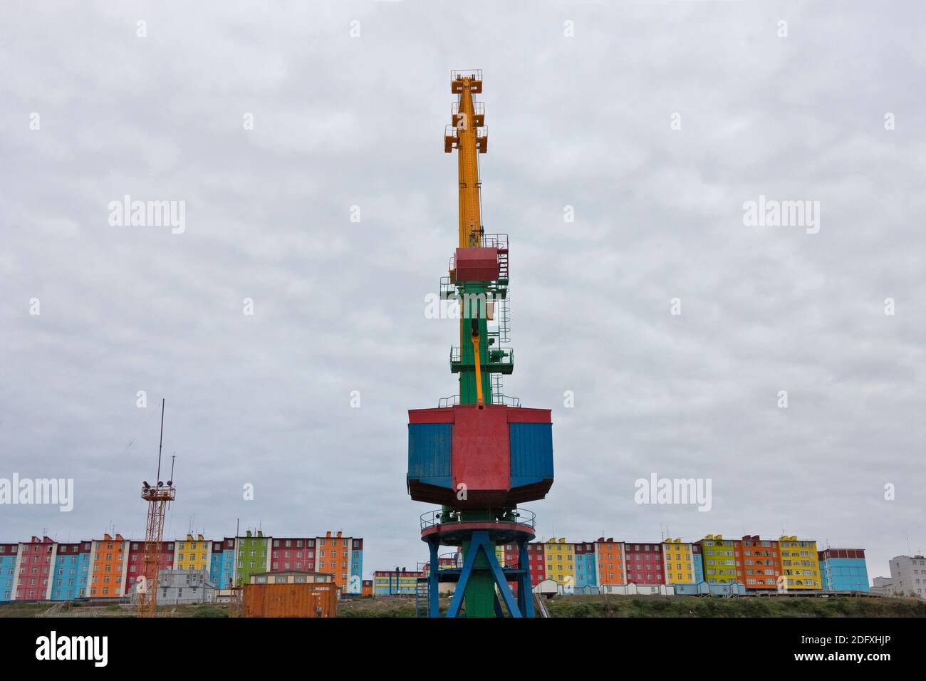 Gru nel porto, Anadyr, Russia Estremo Oriente Foto Stock