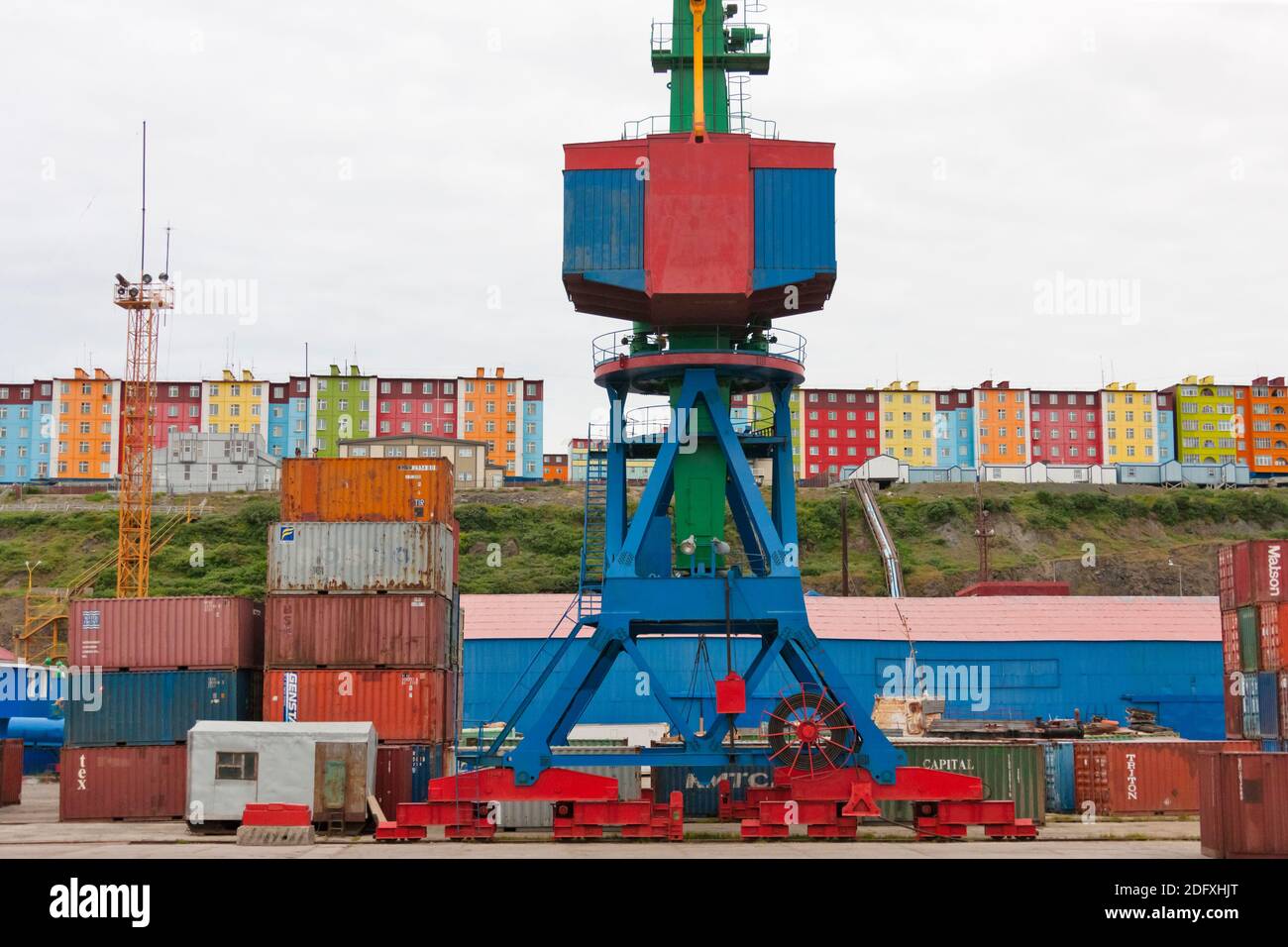 Gru nel porto, Anadyr, Russia Estremo Oriente Foto Stock