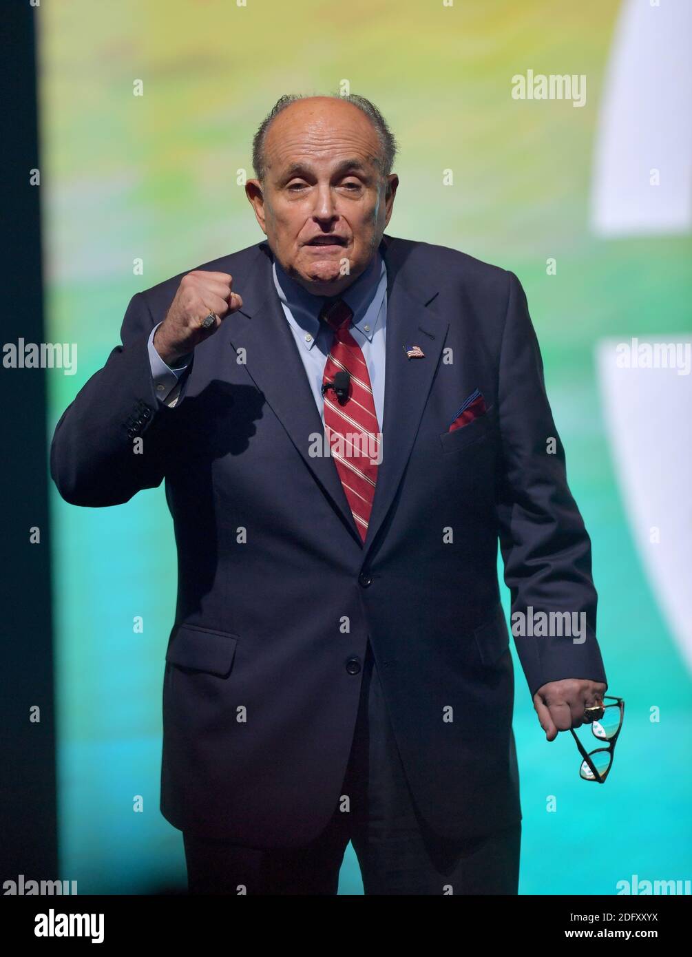 WEST PALM BEACH, FLORIDA - 19 DICEMBRE: Indossando il suo anello World Series di New York YankeeÕs, l'ex sindaco di New York e avvocato del presidente Donald Trump Rudy Giuliani parla al Turning Point USA Student Action Summit del 2019 - Day 1 al Palm Beach County Convention Center il 19 dicembre 2019 a West Palm Beach, Florida. People: Rudy Giuliani Credit: Storms Media Group/Alamy Live News Foto Stock