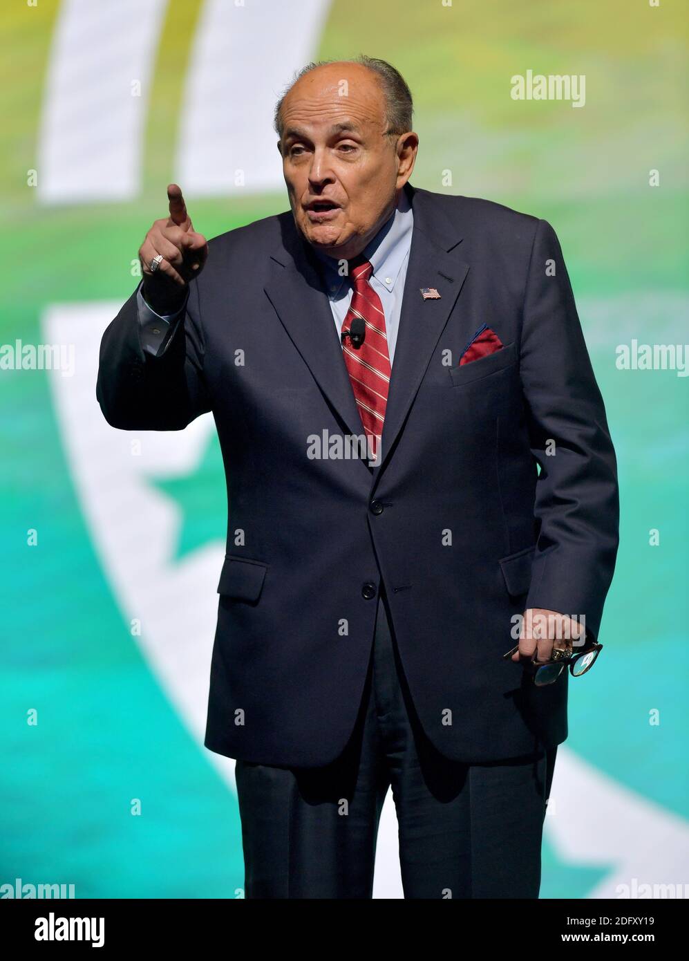 WEST PALM BEACH, FLORIDA - 19 DICEMBRE: Indossando il suo anello World Series di New York YankeeÕs, l'ex sindaco di New York e avvocato del presidente Donald Trump Rudy Giuliani parla al Turning Point USA Student Action Summit del 2019 - Day 1 al Palm Beach County Convention Center il 19 dicembre 2019 a West Palm Beach, Florida. People: Rudy Giuliani Credit: Storms Media Group/Alamy Live News Foto Stock