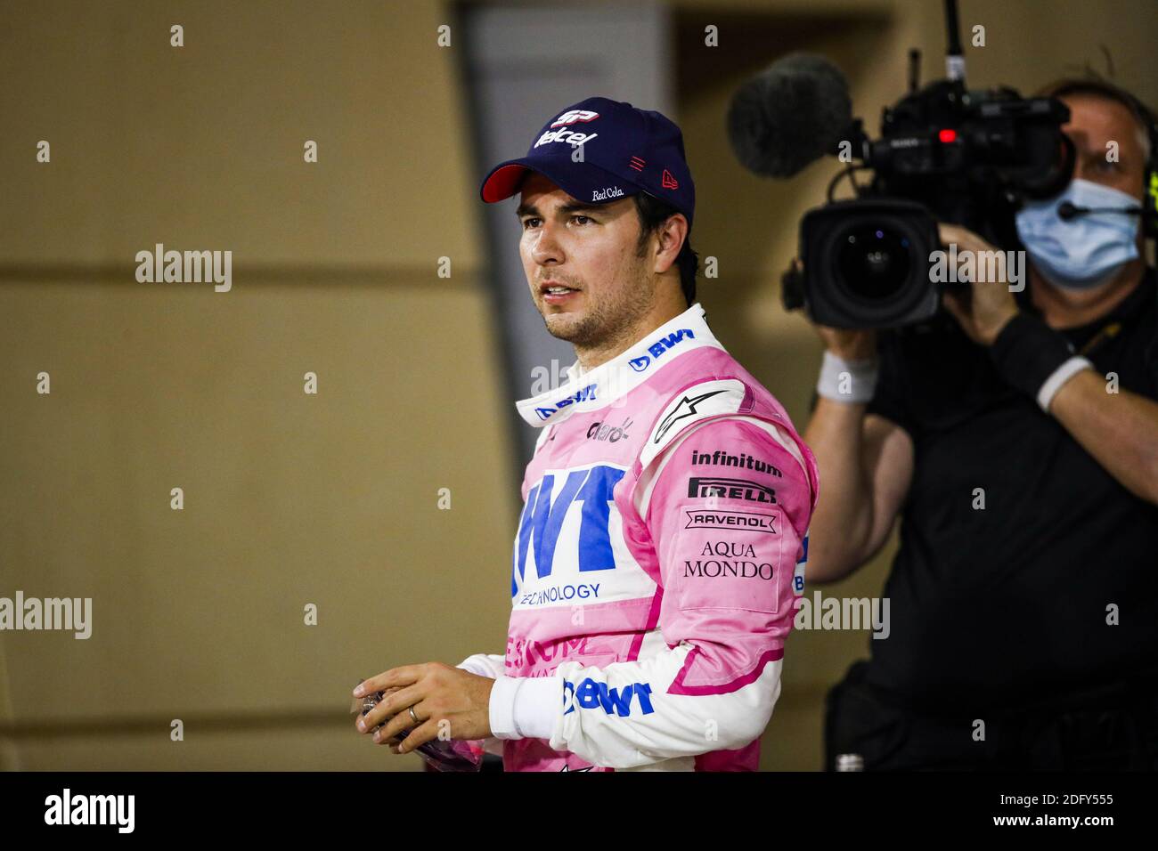 PEREZ Sergio (mex), Racing Point F1 RP20, ritratto che celebra la sua prima vittoria durante la Formula 1 Rolex Sakhir Grand Prix/LM Foto Stock