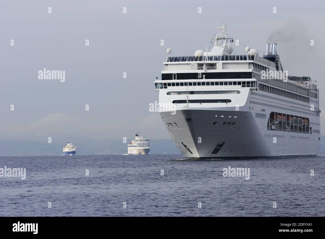 3 traghetti in linea Foto Stock