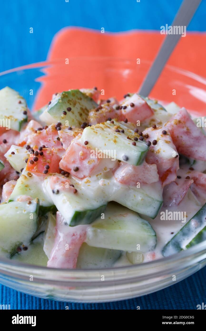 Gurken Tomaten Raita - pomodori cetrioli Raita Foto Stock