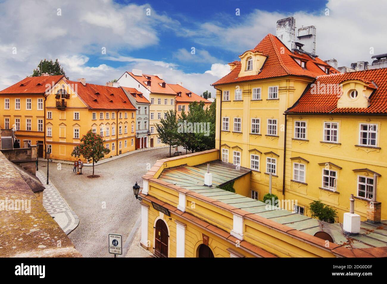 Architettura generica nel piccolo quartiere di Praga Foto Stock