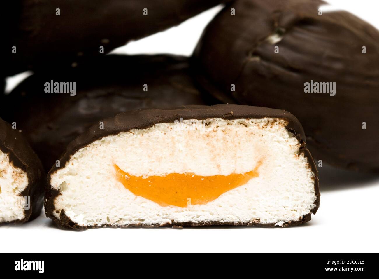 Torte al cioccolato su sfondo bianco Foto Stock