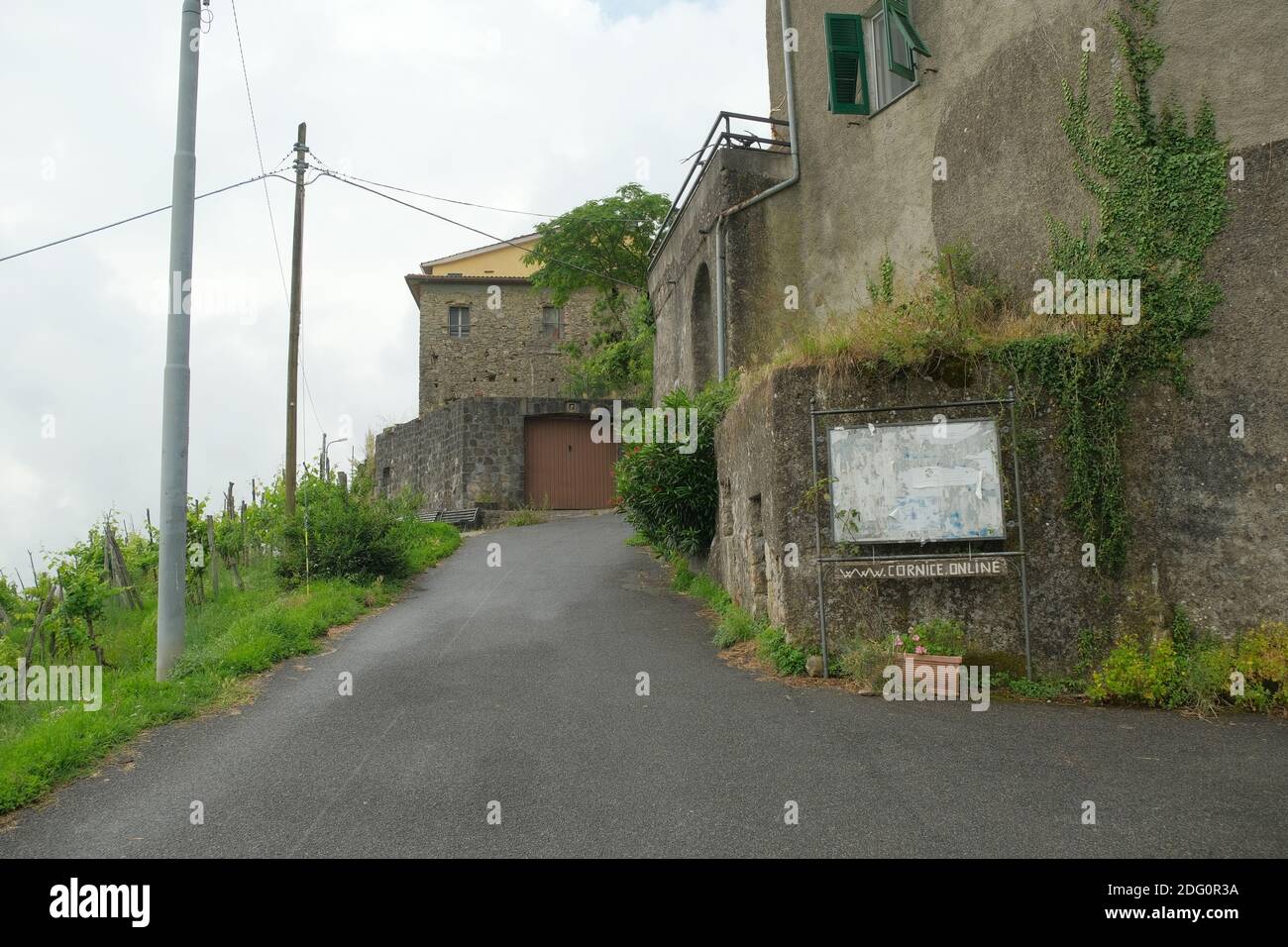La frazione di cornice nel comune di Sesta Godano in provincia di la Spezia  Foto stock - Alamy