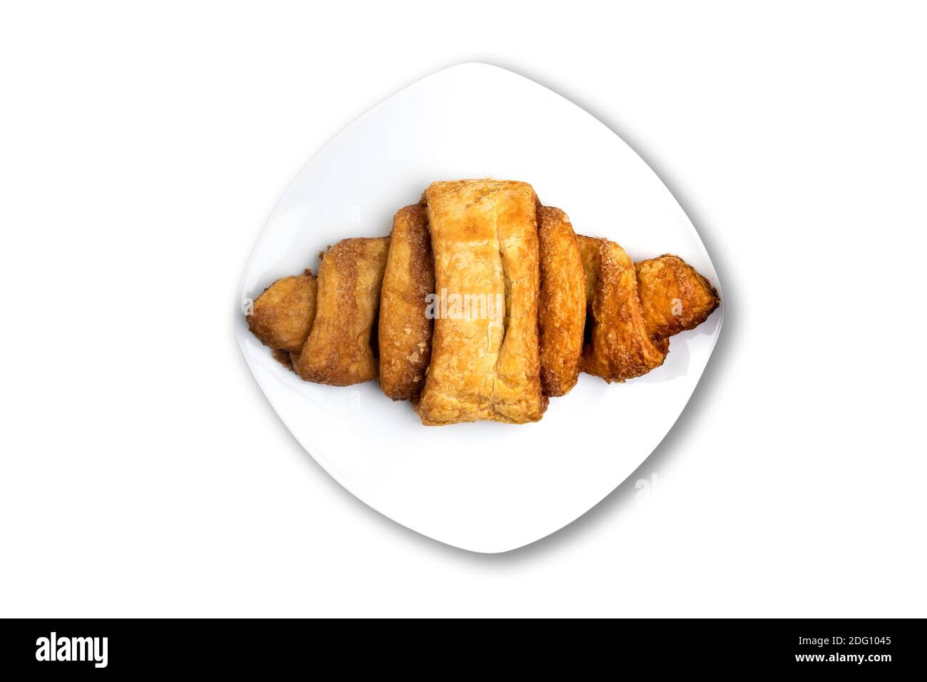 vista dall'alto della pasta franzbrotchen su piatto isolato su bianco sfondo Foto Stock