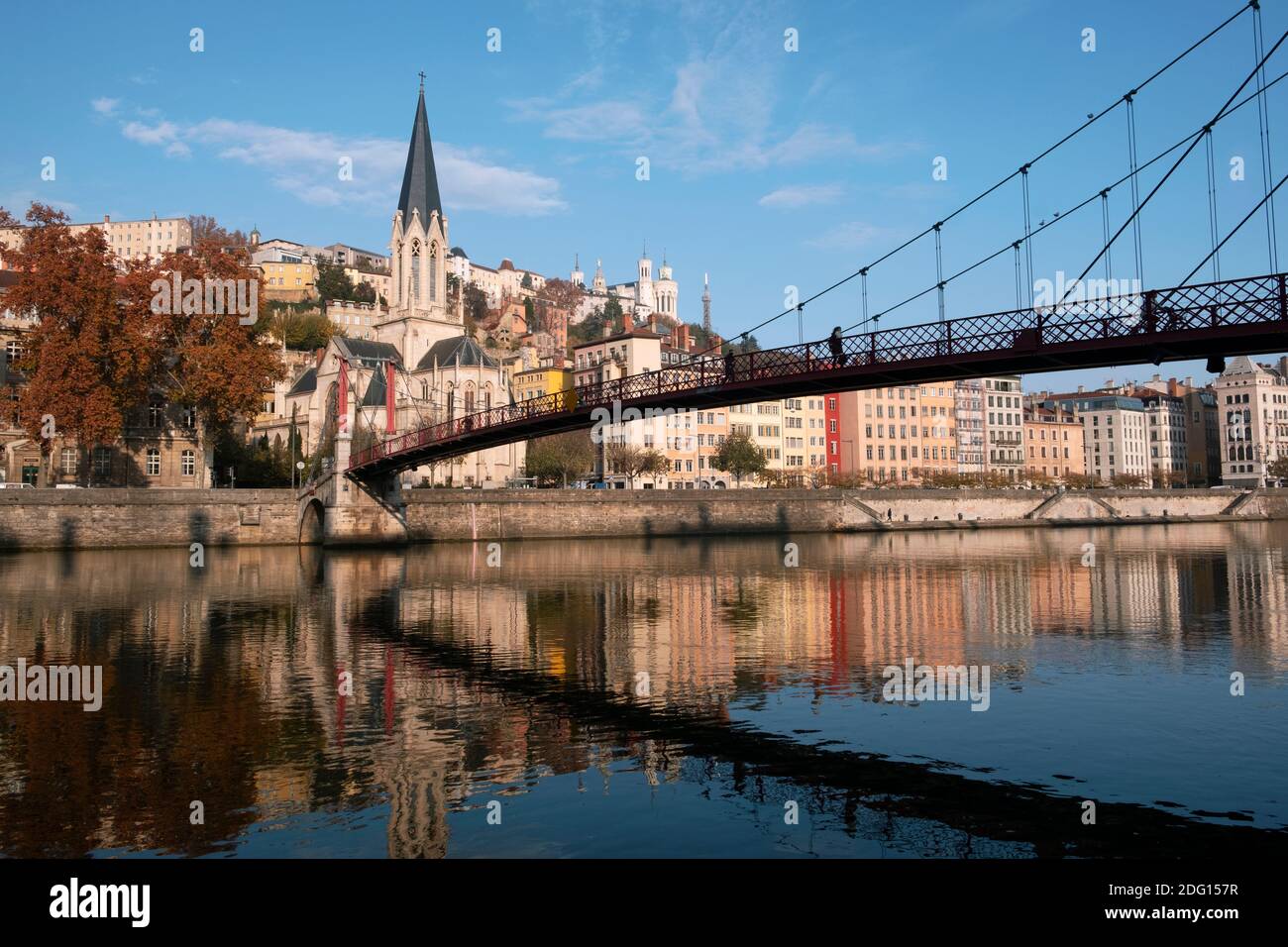 Vista di Église Saint-Georges sul fiume la Saône, Lione, Francia Foto Stock