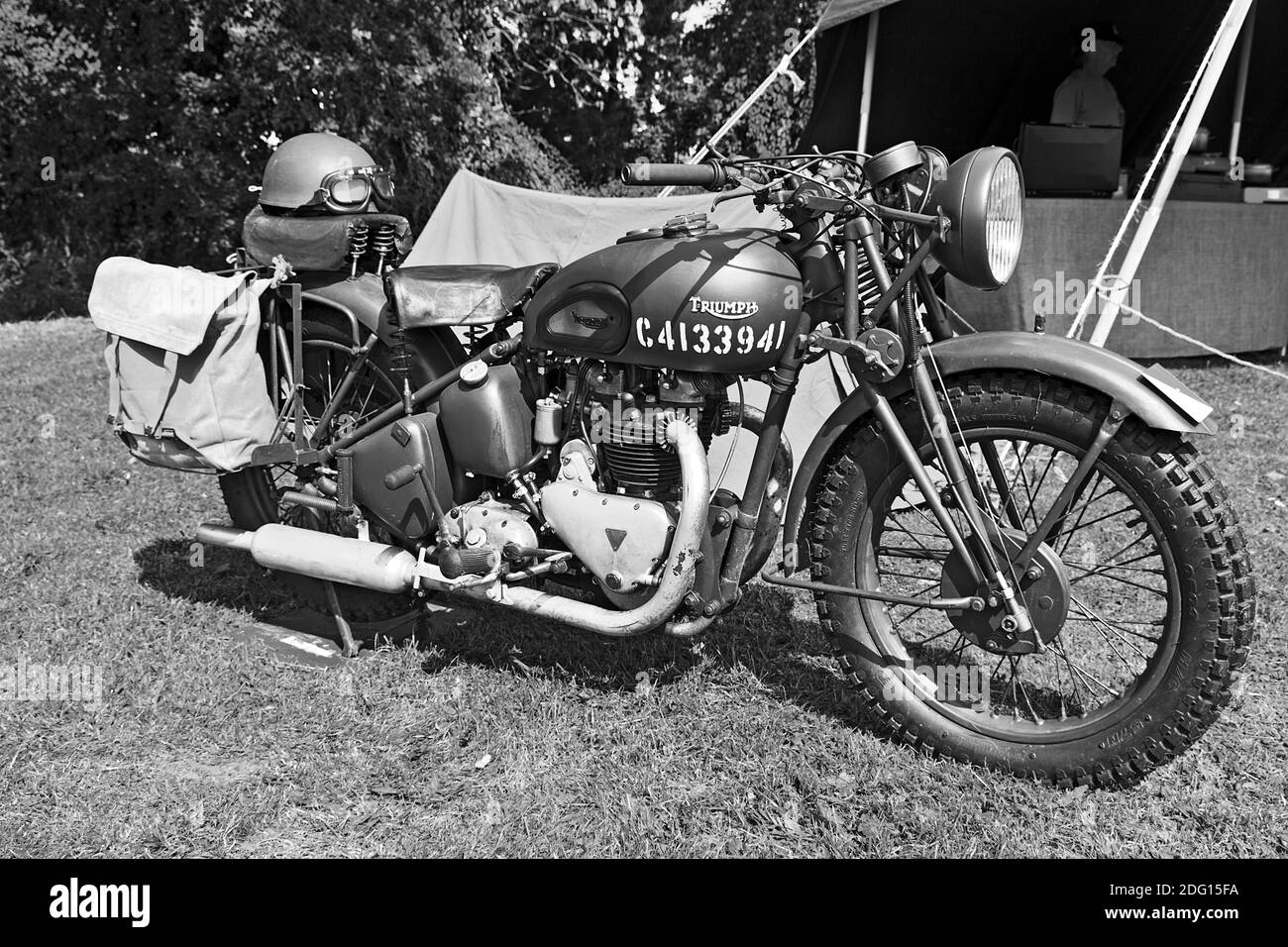 Trionfa motociclista al weekend degli anni 40 di North Thoresby, Lincolnshire, Regno Unito Foto Stock