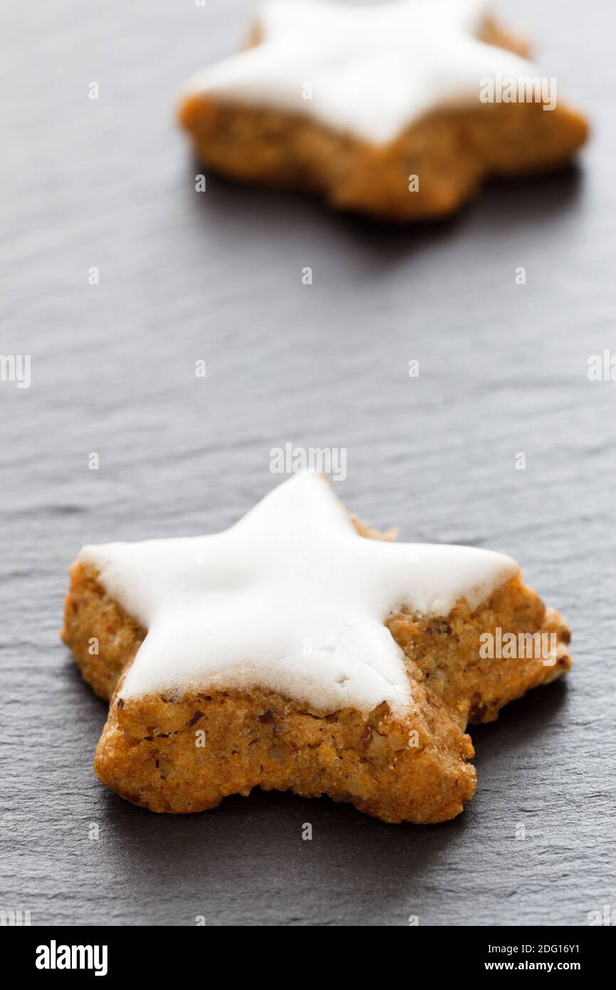 A forma di stella biscotti alla cannella Foto Stock