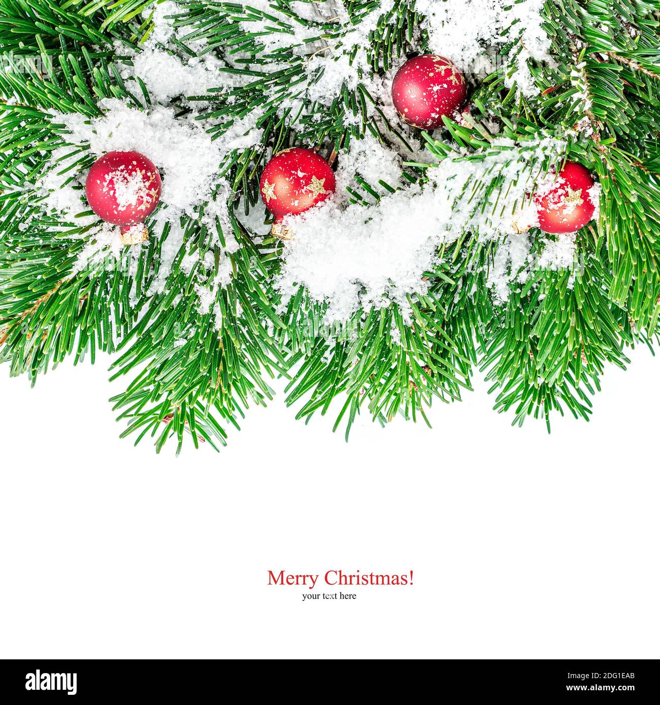 Confine albero di Natale con decorazioni per le vacanze, palline rosse e neve. Simboli di Natale isolati su sfondo bianco. Foto Stock