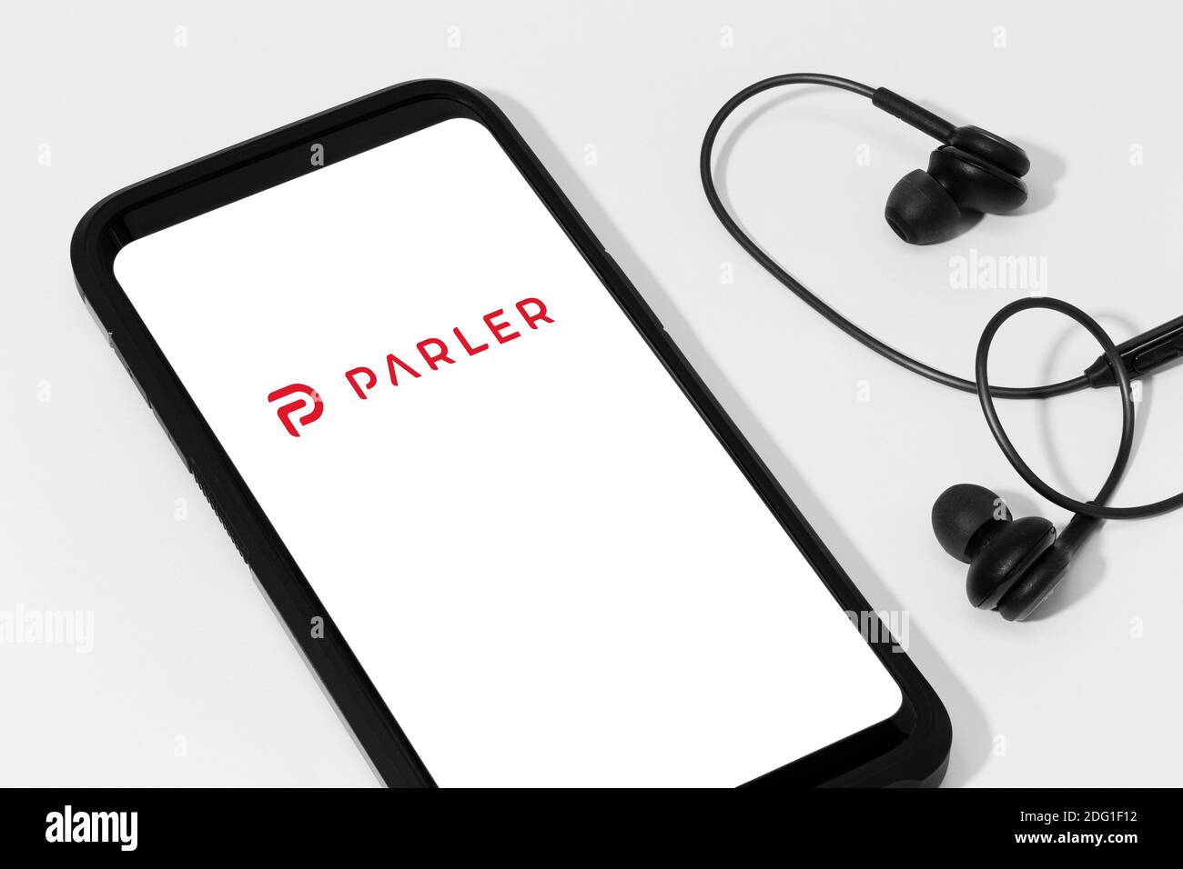 Galizia, Spagna; 07 dicembre 2020 : smartphone con il logo dell'app Parler sullo schermo Foto Stock
