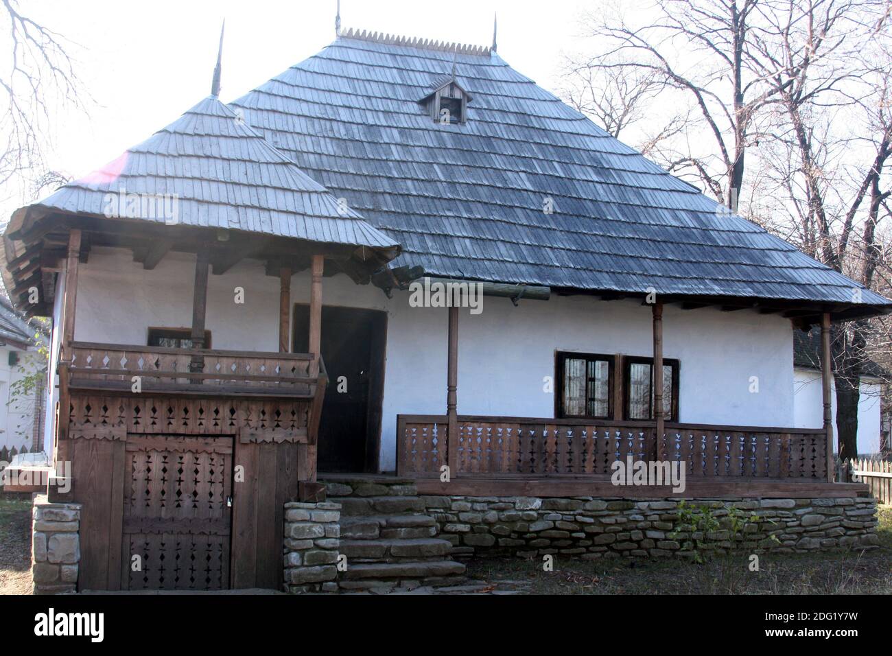 Il Museo del Villaggio, Bucarest, Romania. Casa vernacolare del XIX secolo dalla contea di Prahova. Foto Stock