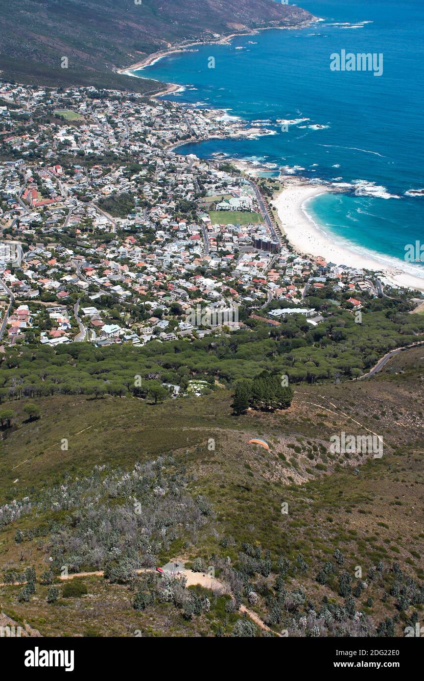 Vista di Camps Bay da Lions Head Mountain Foto Stock