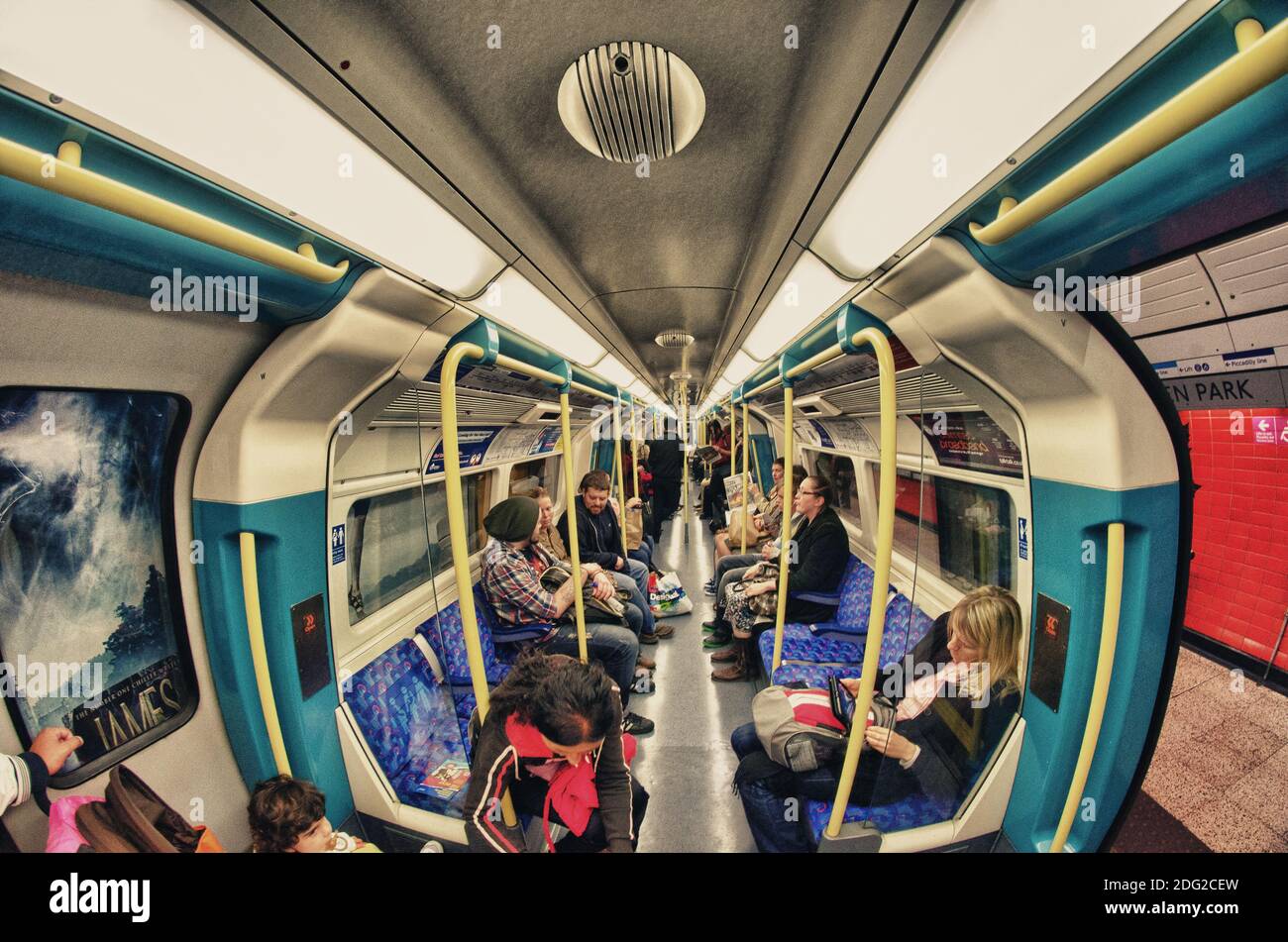 LONDRA - SET 29: Vista della stazione della metropolitana, 29 settembre 2012 a Lodon. La metropolitana di Londra è l'undicesimo sistema metropolitano più trafficato Foto Stock