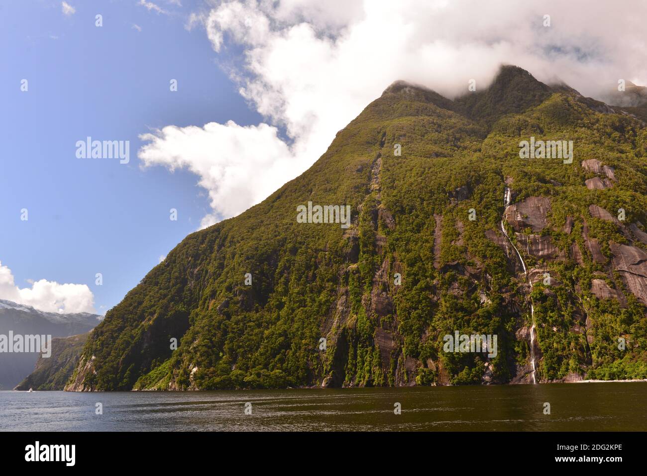 Walls of Milford Sound Fjord Foto Stock