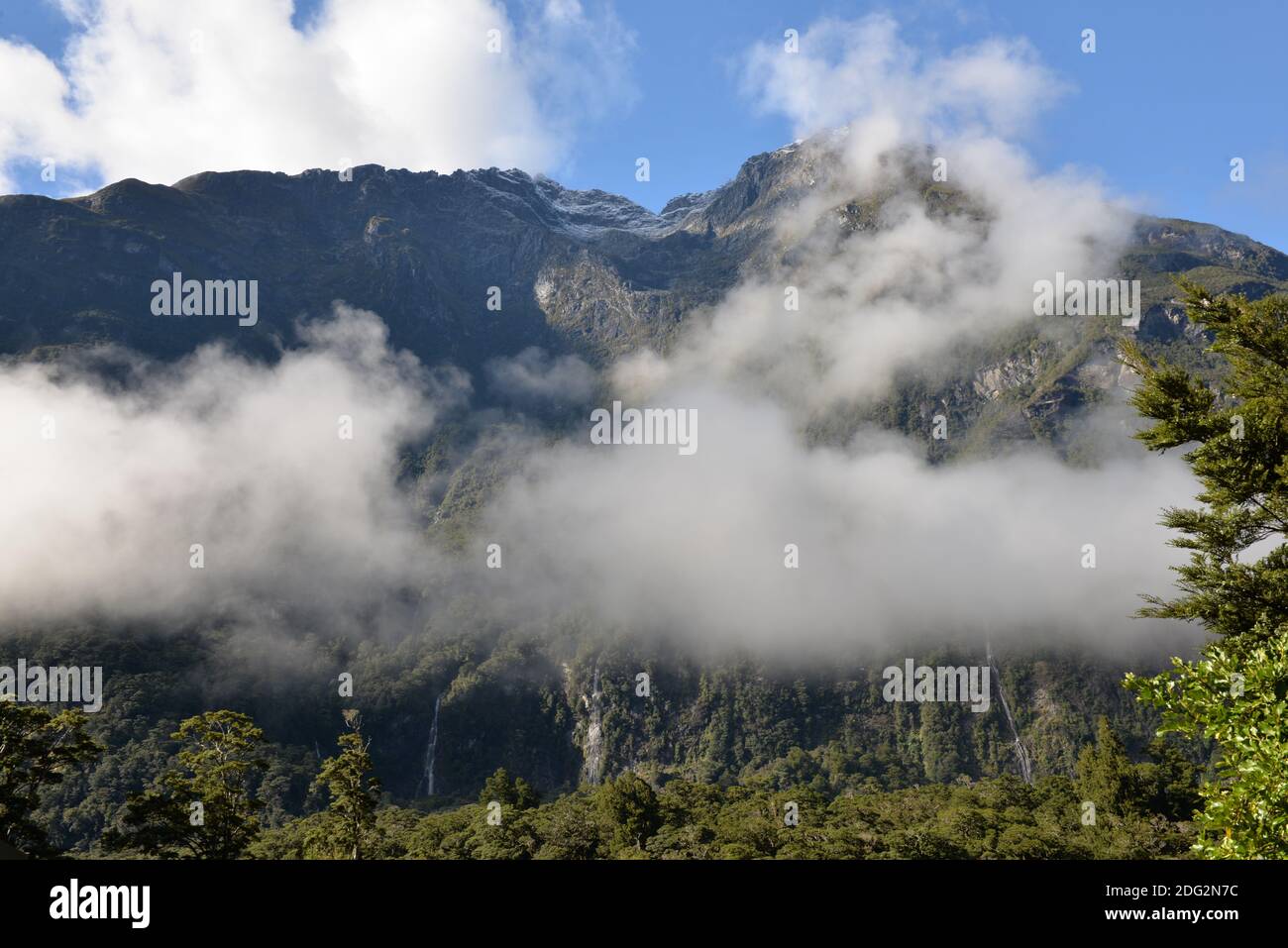 Walls of Milford Sound Fjord Foto Stock
