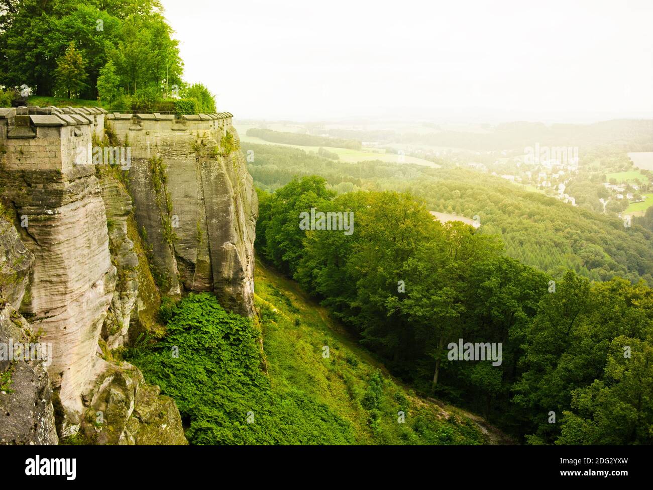 konigstein fortezza in autunno in tonalità gialle Foto Stock