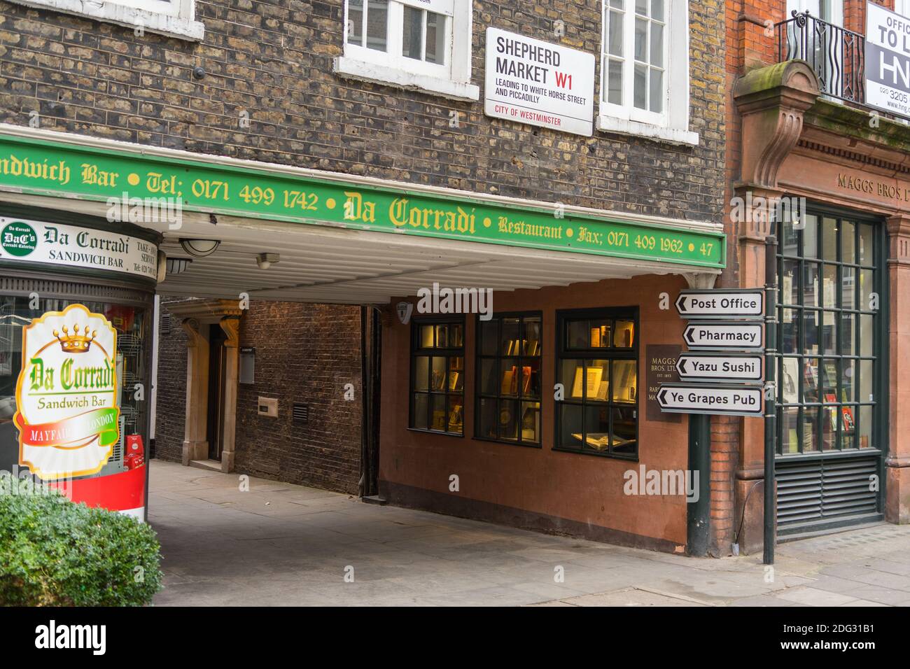 I negozi e i segni del mercato di Shepard a Mayfair. Londra Foto Stock