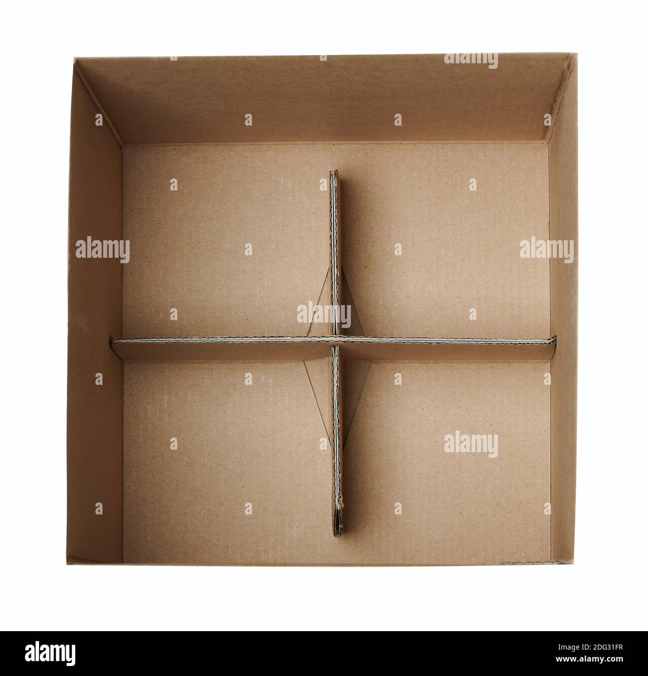 Aprire la scatola di cartone di carta con lo scomparto isolato su uno studio bianco sfondo Foto Stock