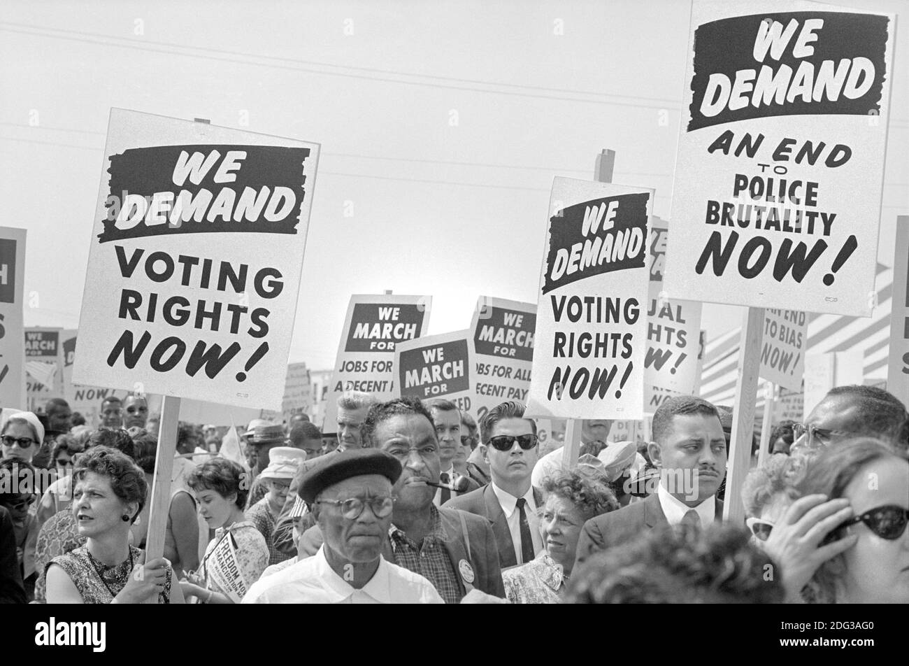 Manifestanti con cartelli a marzo su Washington per il lavoro e la libertà, Washington, D.C., USA, foto di Marion S. Trikosko, 28 agosto 1963 Foto Stock