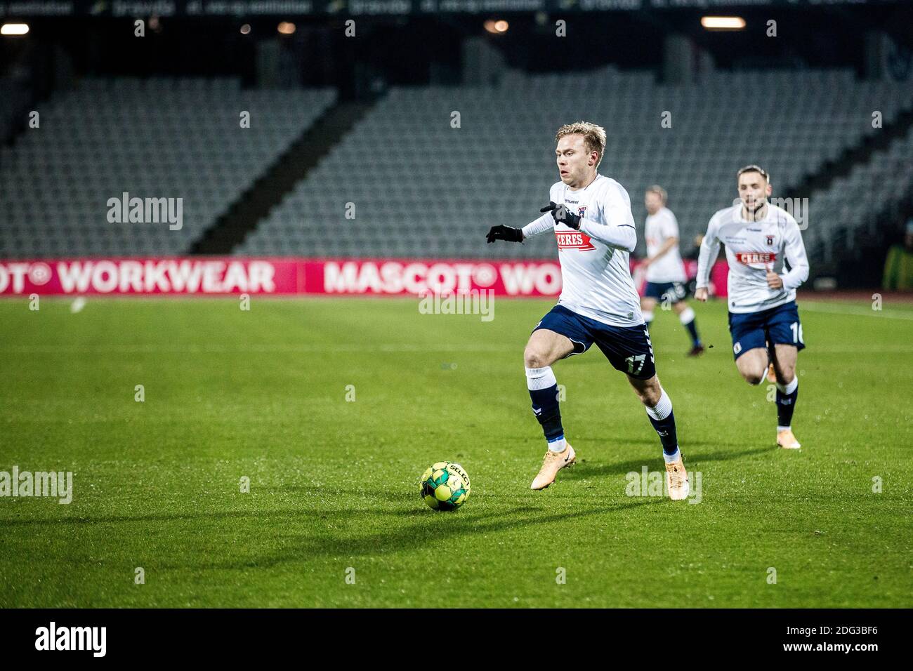 Aarhus, Danimarca. 07 dicembre 2020. Jon Thorsteinsson (17) di AGF visto durante la partita 3F Superliga tra Aarhus GF e Broendby IF a Ceres Park ad Aarhus. (Photo Credit: Gonzales Photo/Alamy Live News Foto Stock